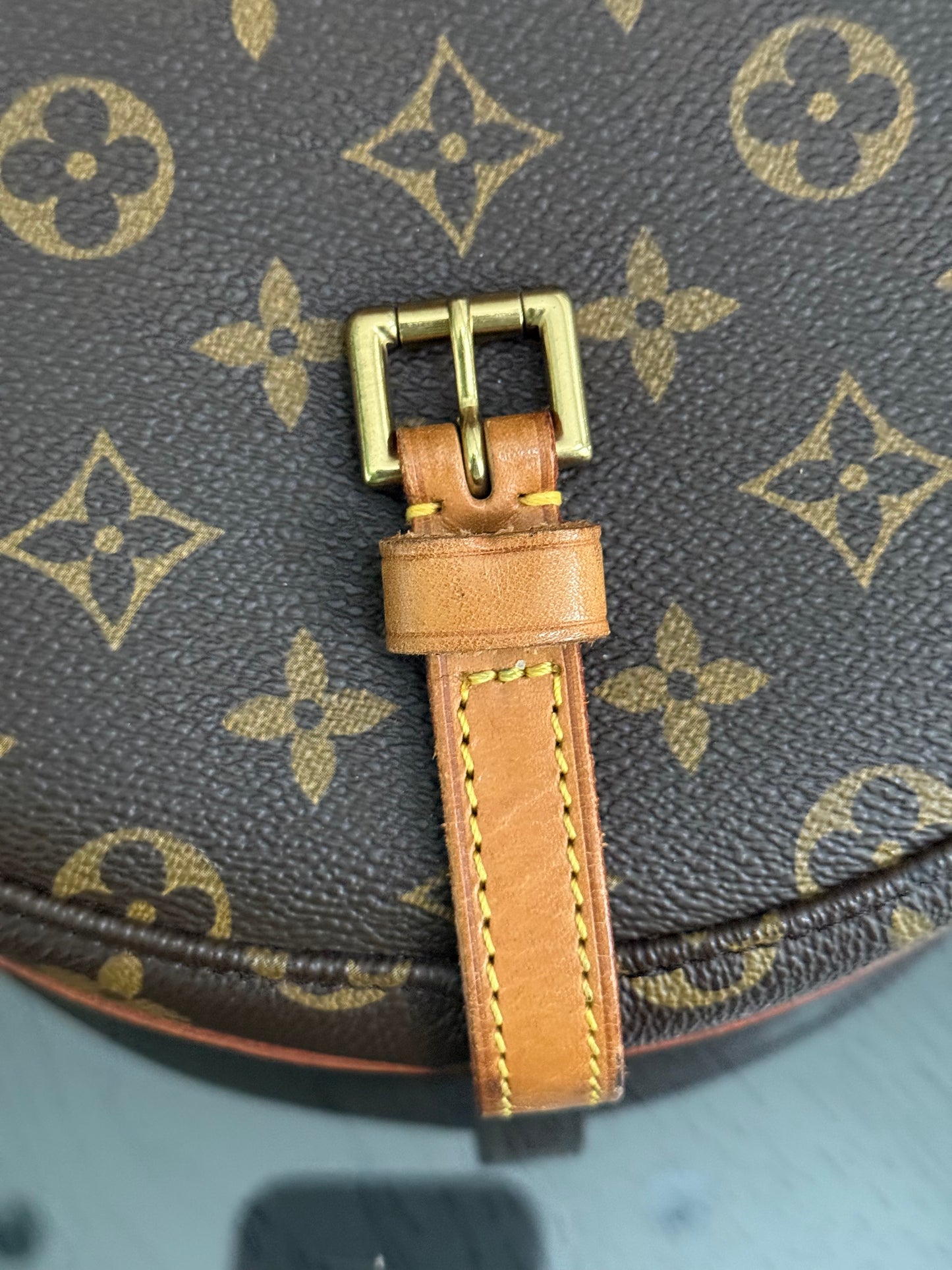 Chantilly MM Crossbody Bag 🌺Year: 1995