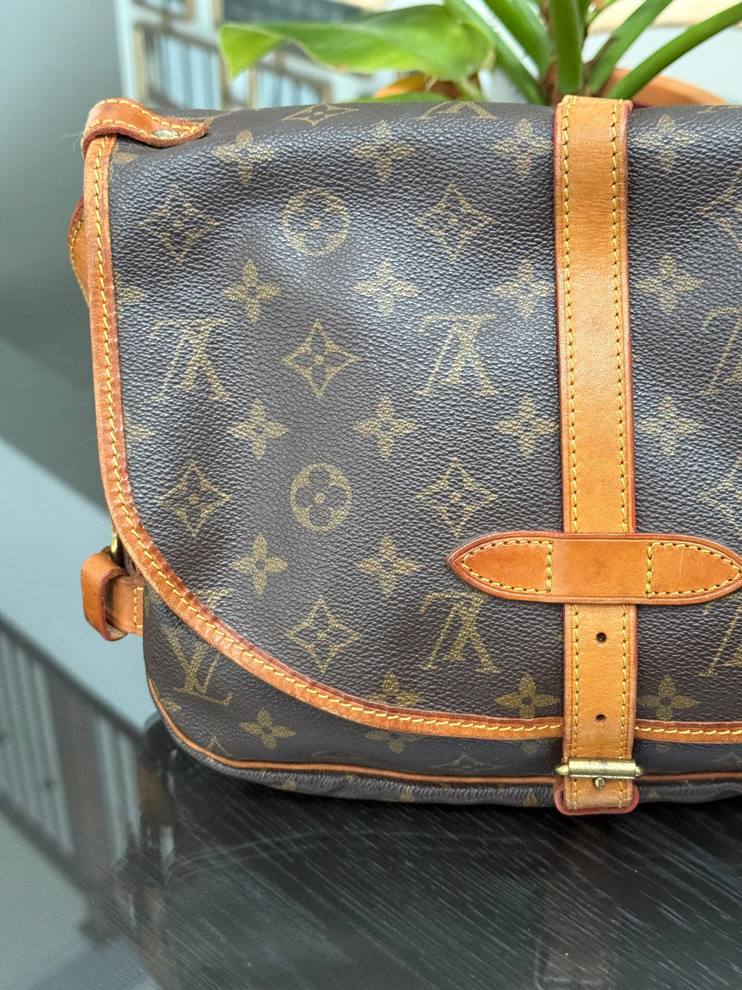 Saumur 30 Crossbody -🗓️ Year: 1992