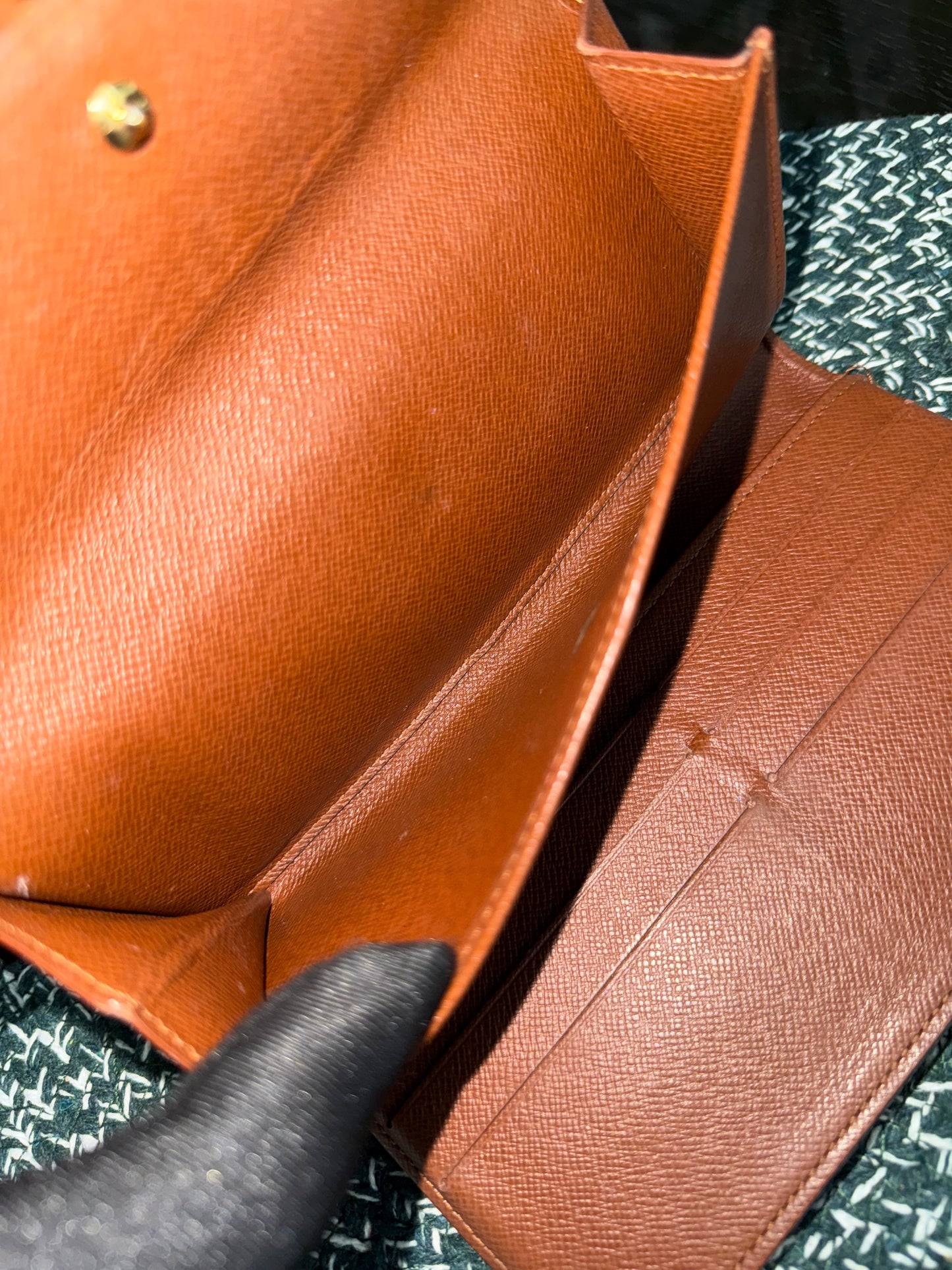 International Wallet in Monogram 🗓️ Year: 2003