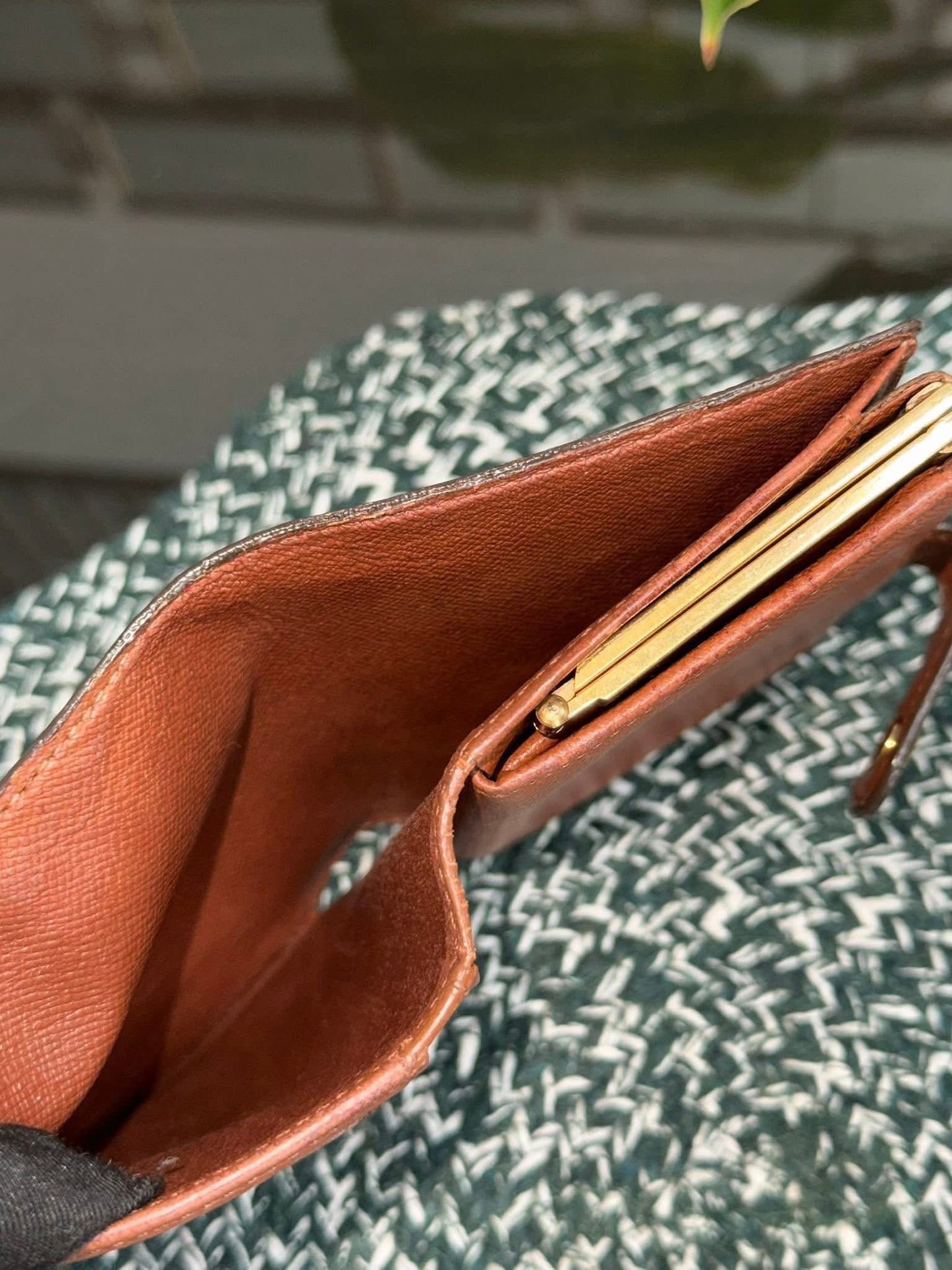Kisslock Wallet in Monogram 🗓️ Year: 1998