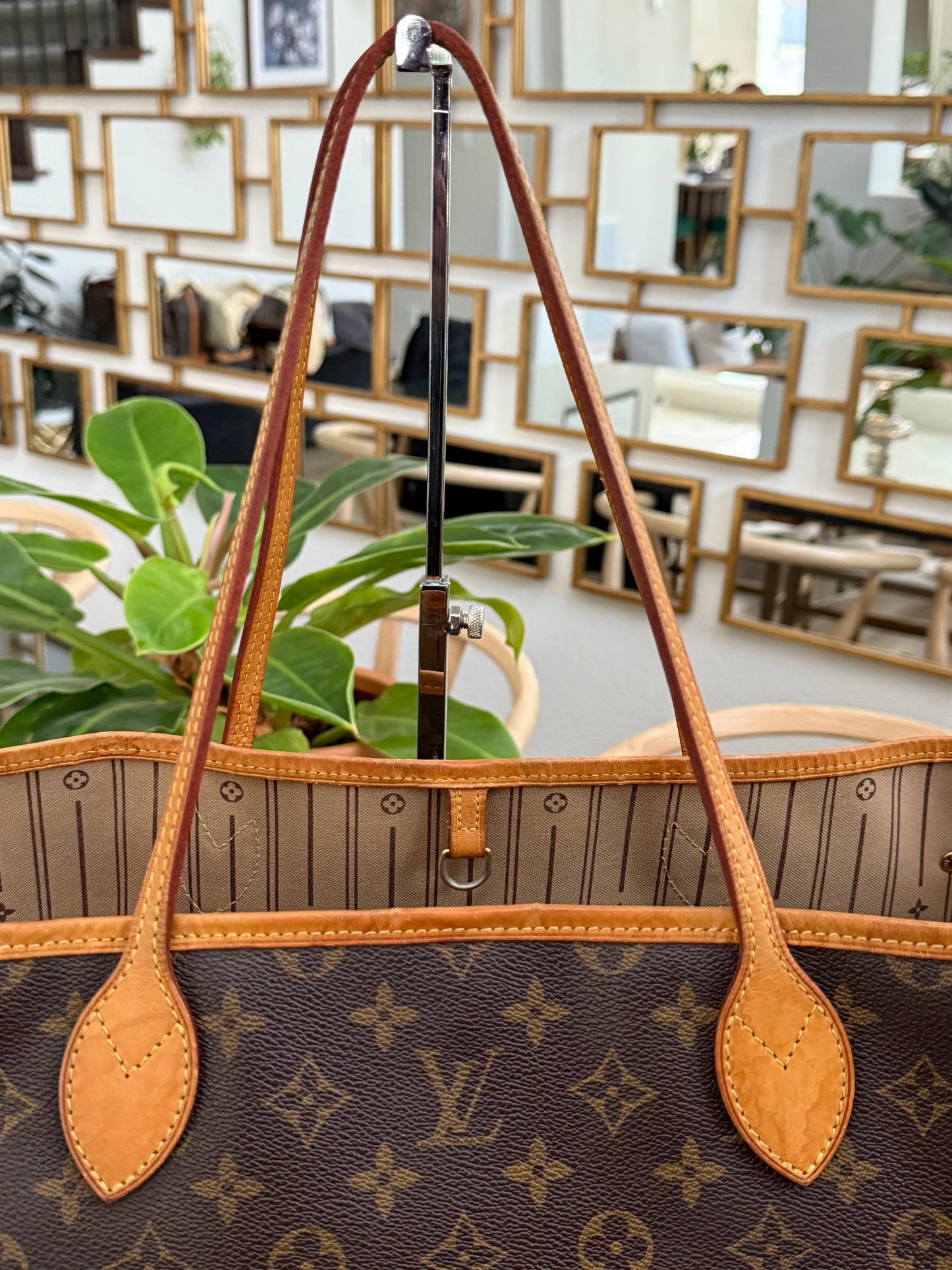 Neverfull GM with Dustbag and Insert Organizer 📅 Year: 2012