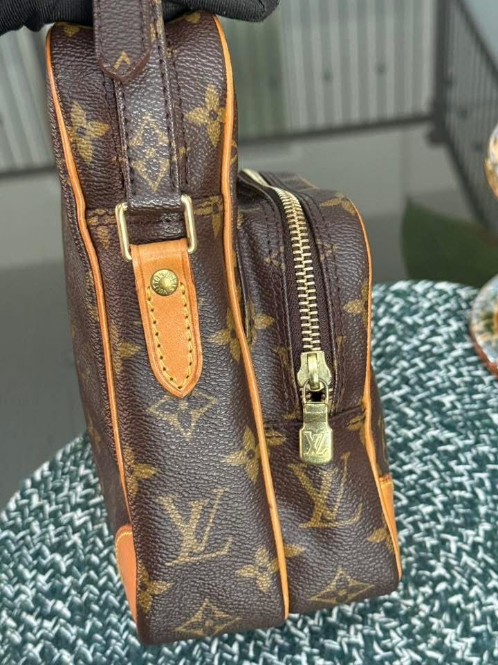 Amazon PM Crossbody 🗓️ Year: 2000