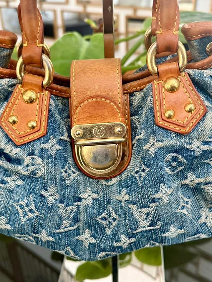 Denim Pleaty Handbag in Blue 📅