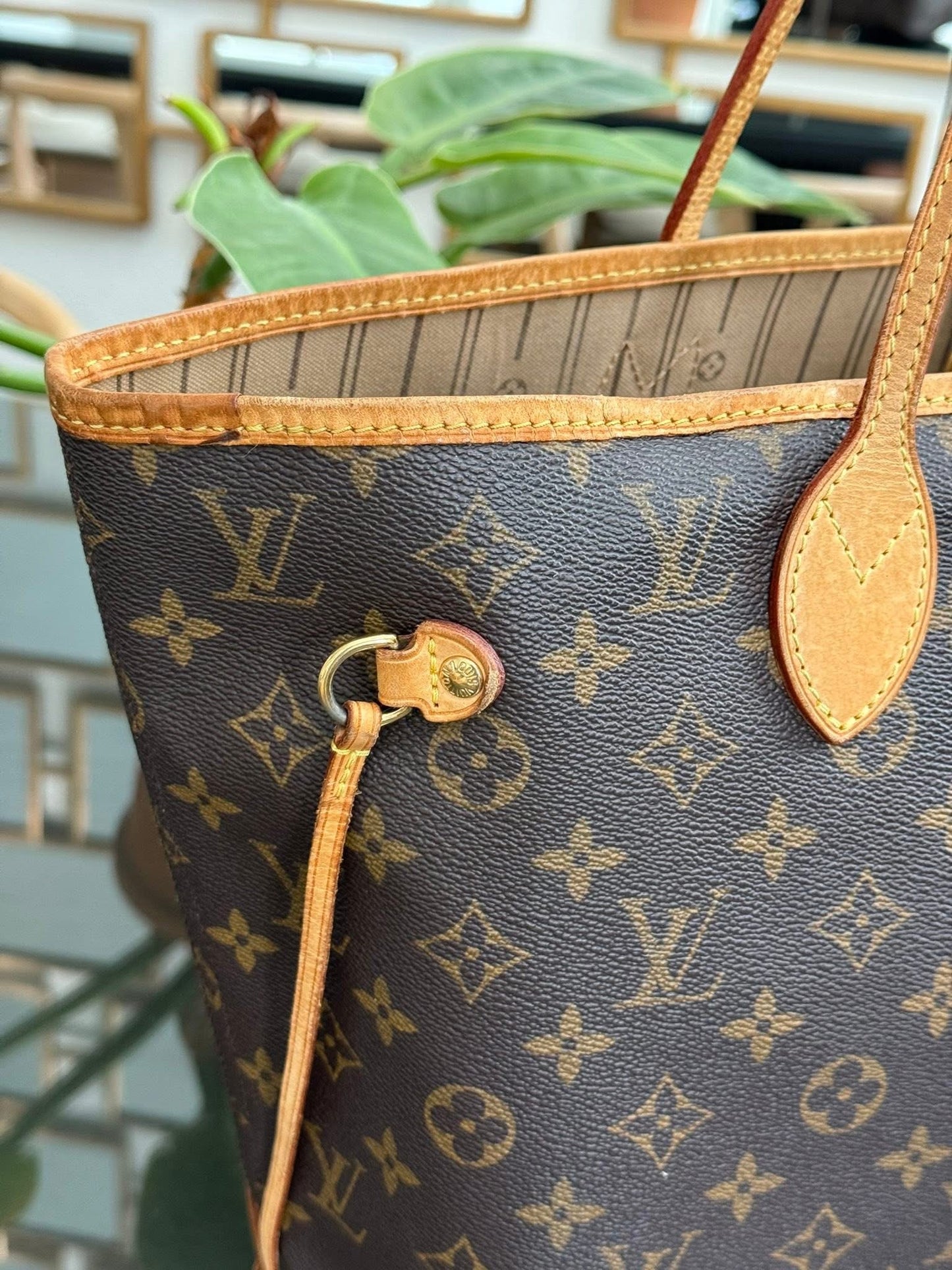 Neverfull MM in Monogram with Dustbag 📅 Year: 2007