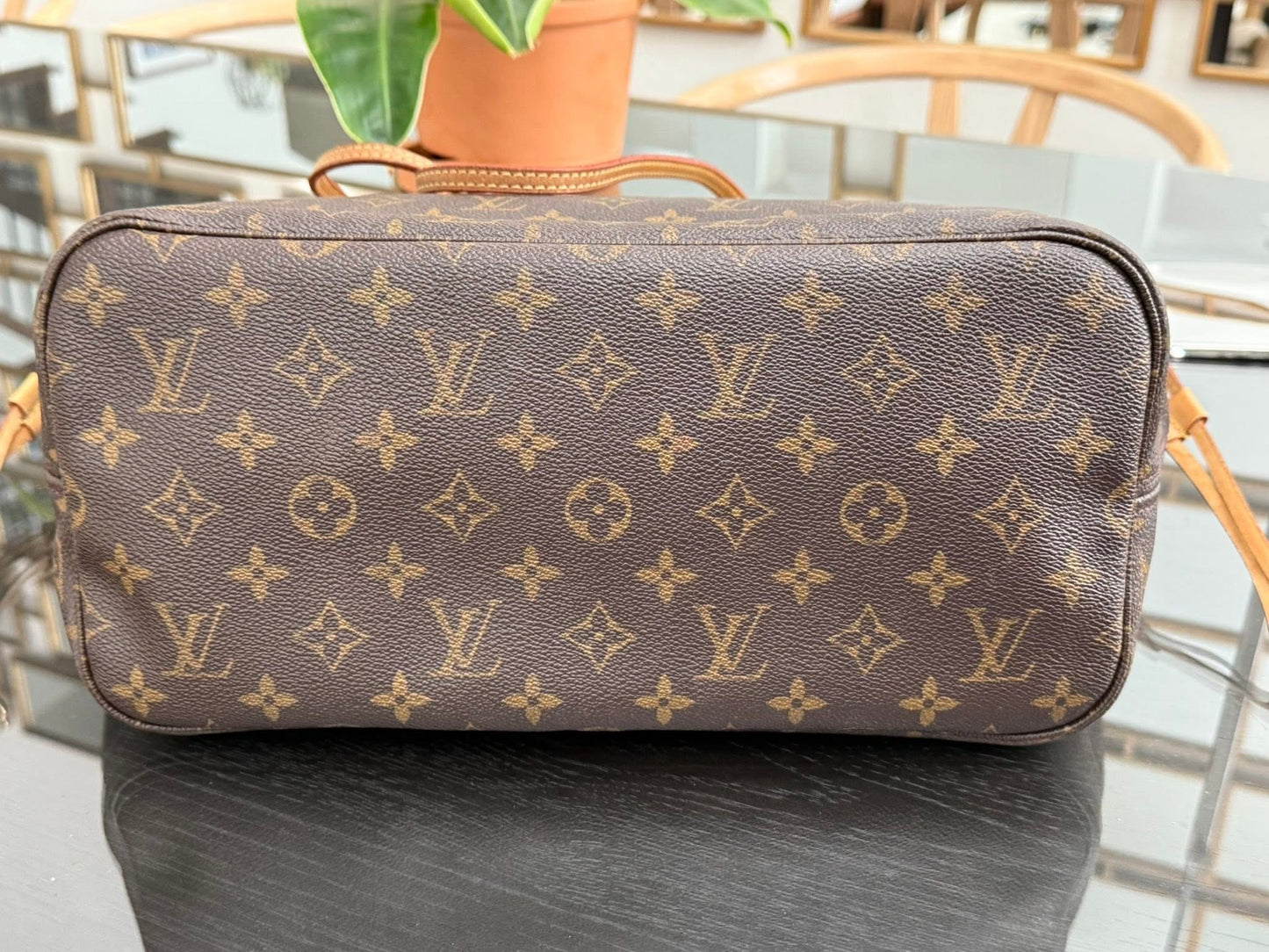 Neverfull MM in Monogram with Dustbag 📅 Year: 2007