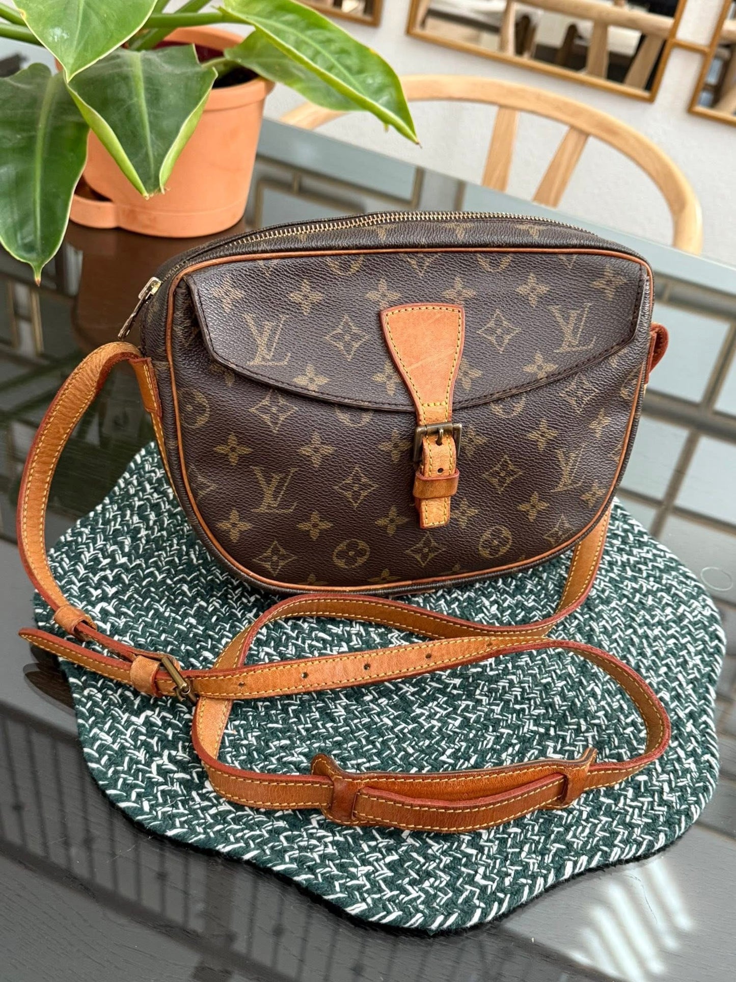Jeaunefille MM Crossbody 📅 Year: 1989