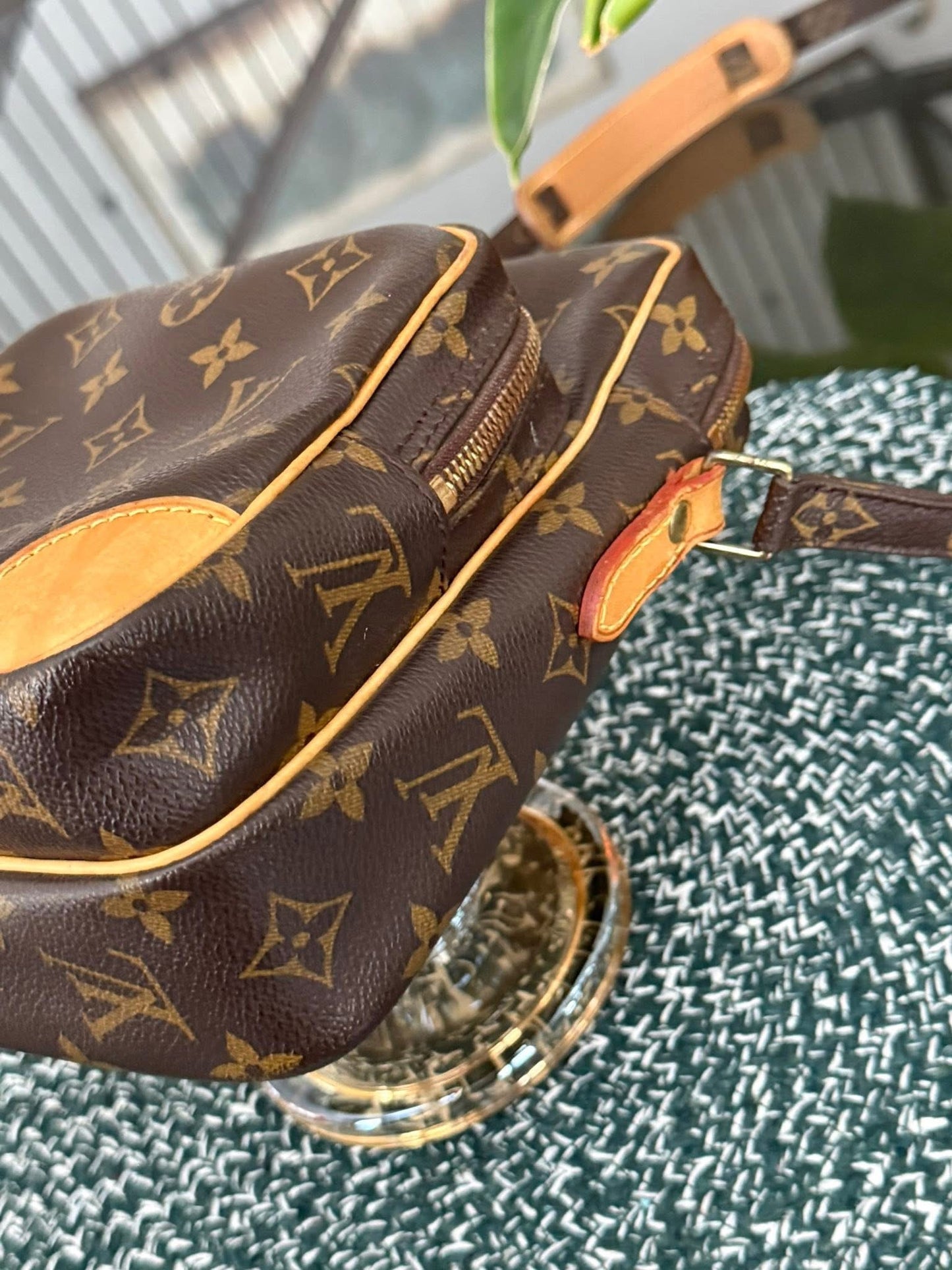 Amazon PM Crossbody 🗓️ Year: 2007