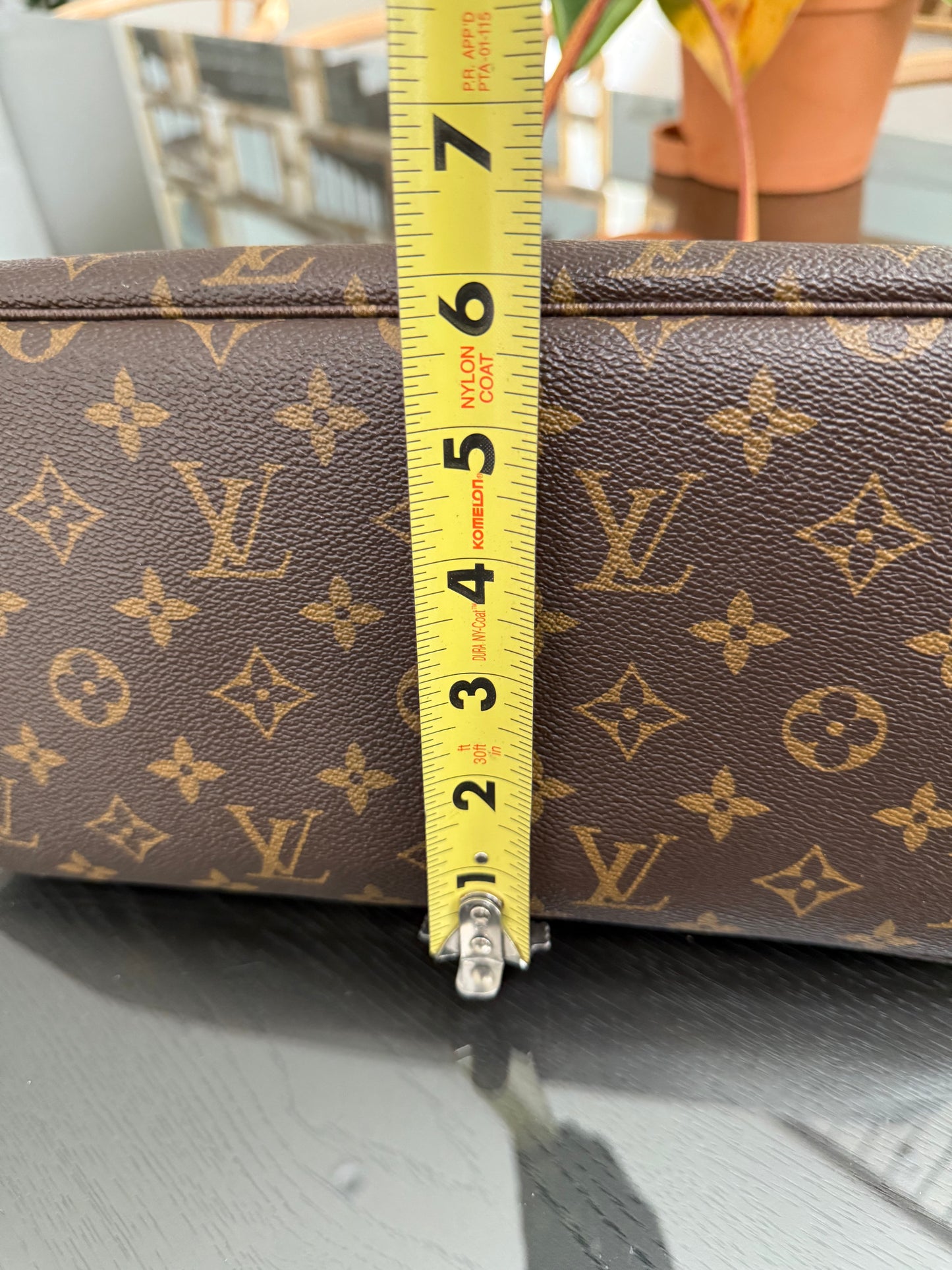 Neverfull MM in Monogram with Dustbag and Insert Organizer 📅 Year: 2017