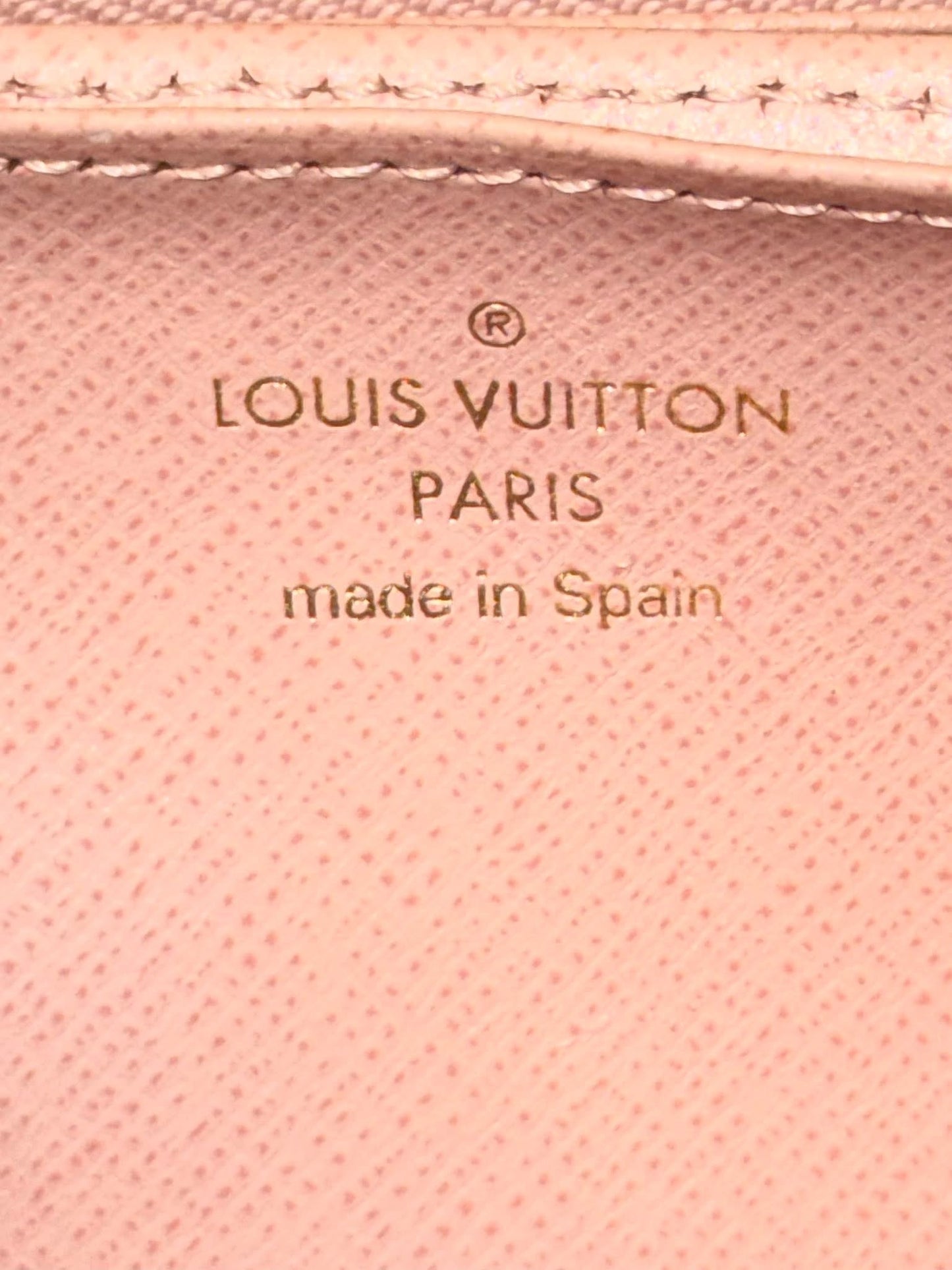 Zippy Wallet Azur in Rose Ballerine with Dustbag 🗓️ Year: 2019