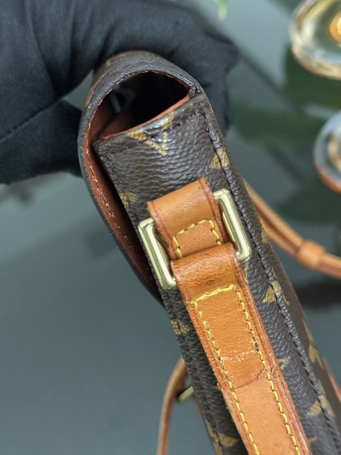 Chantilly MM Crossbody Bag 🌺Year: 1995