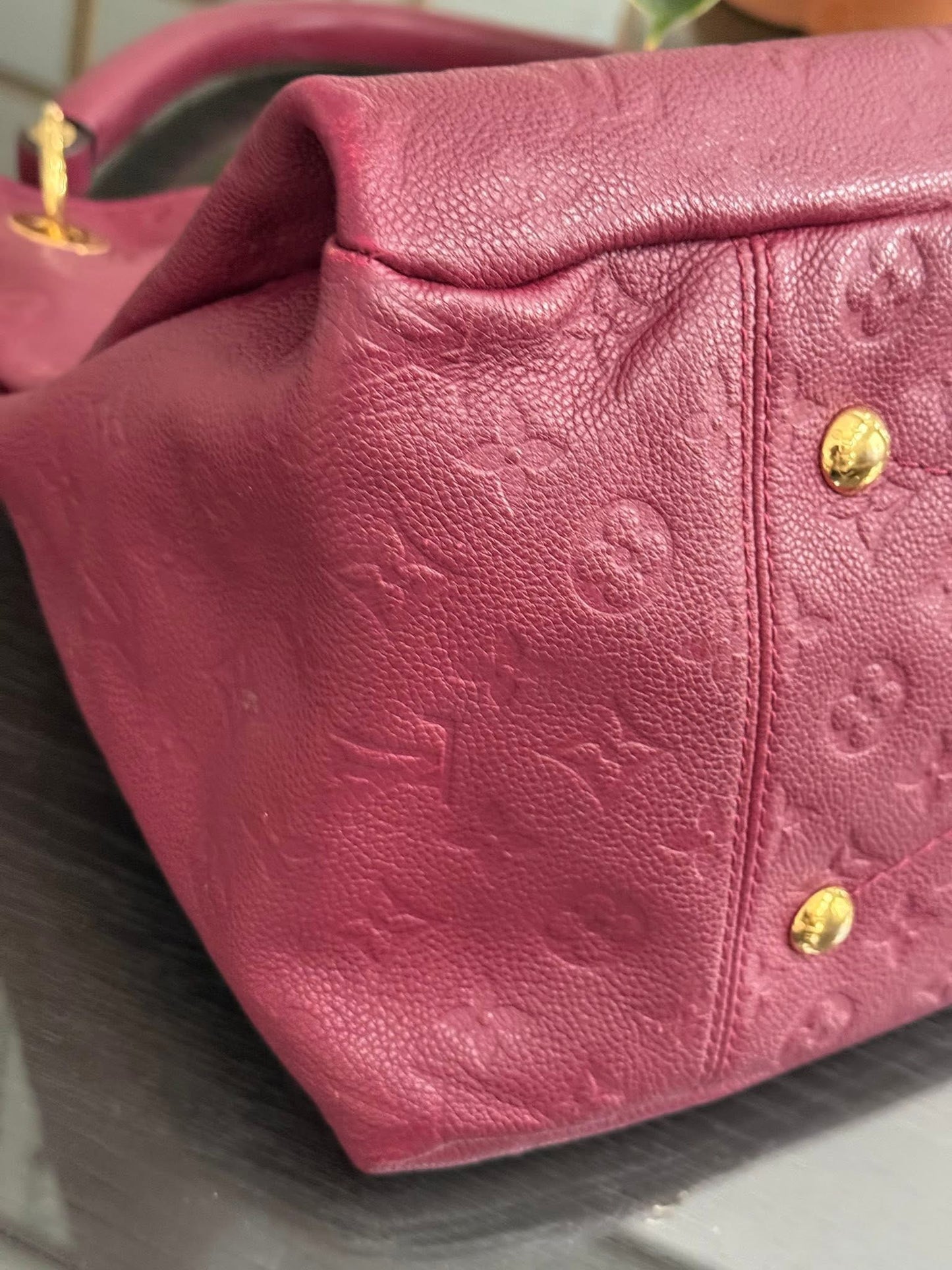 Artsy MM Empriente in Burgundy with Dustbag and Insert Organizer 📅 Year: 2017