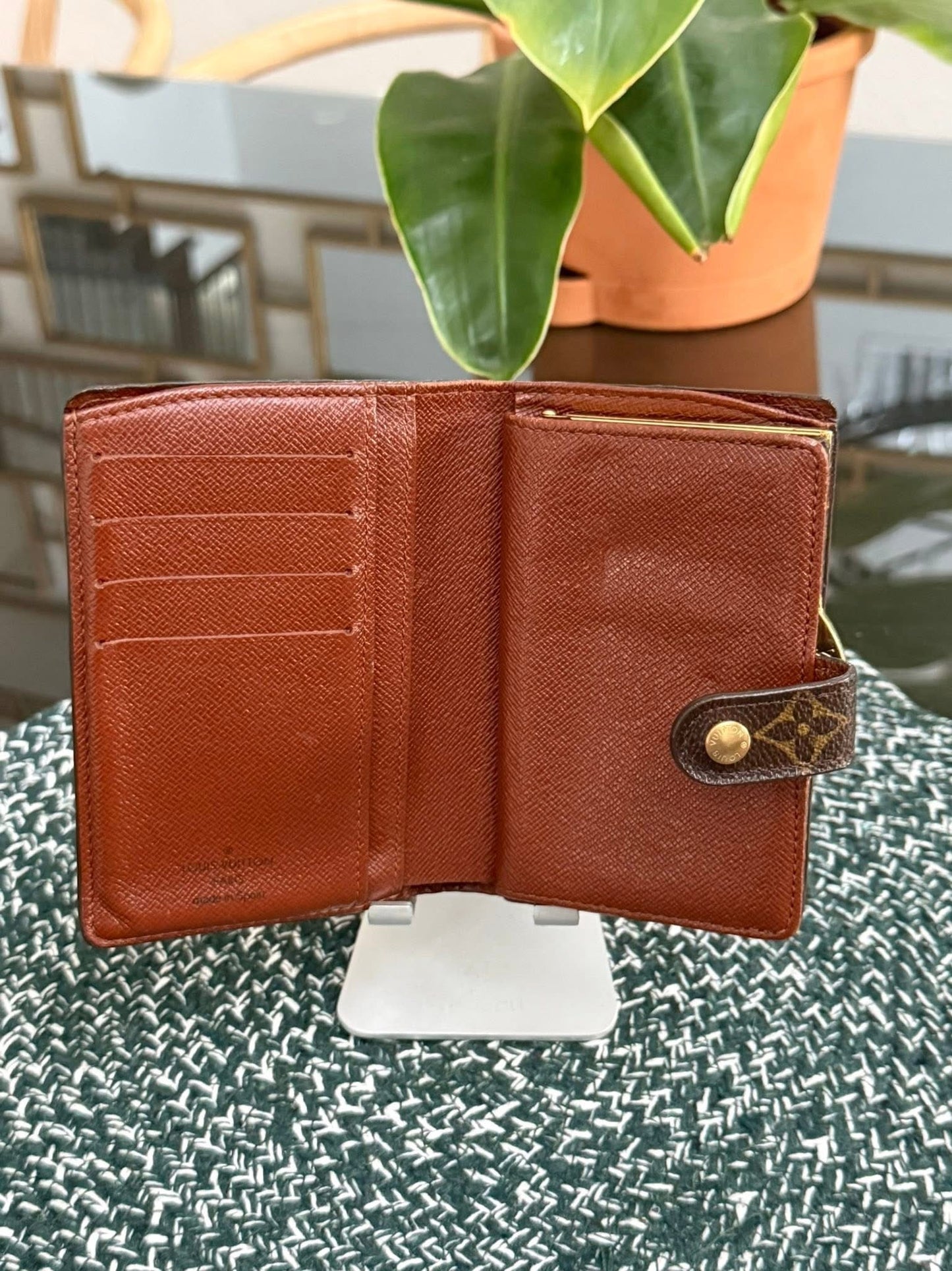 Kisslock Wallet in Monogram 🗓️ Year: 2001
