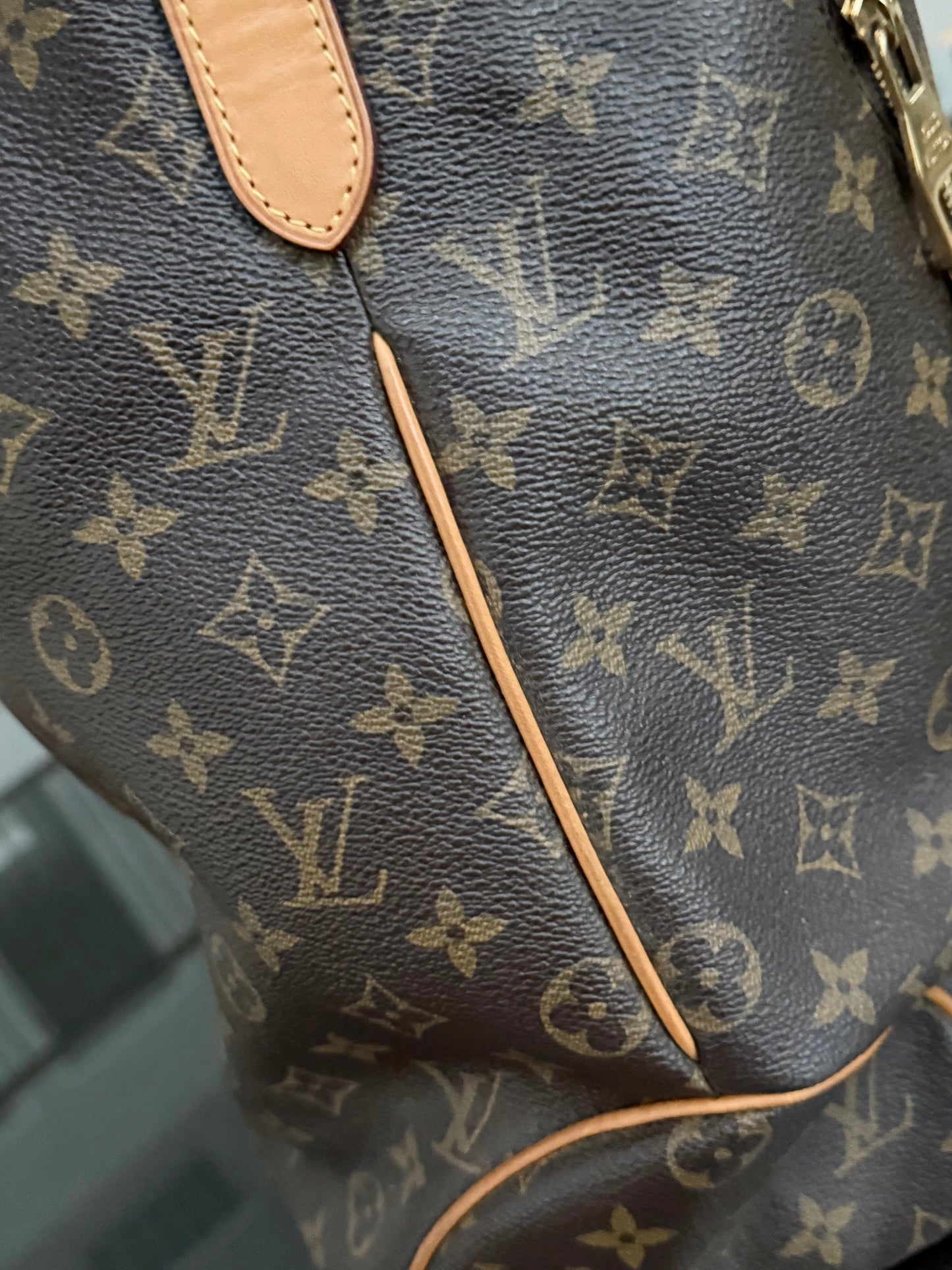 Delightful GM with Dustbag 🌹📅 Year: 2011