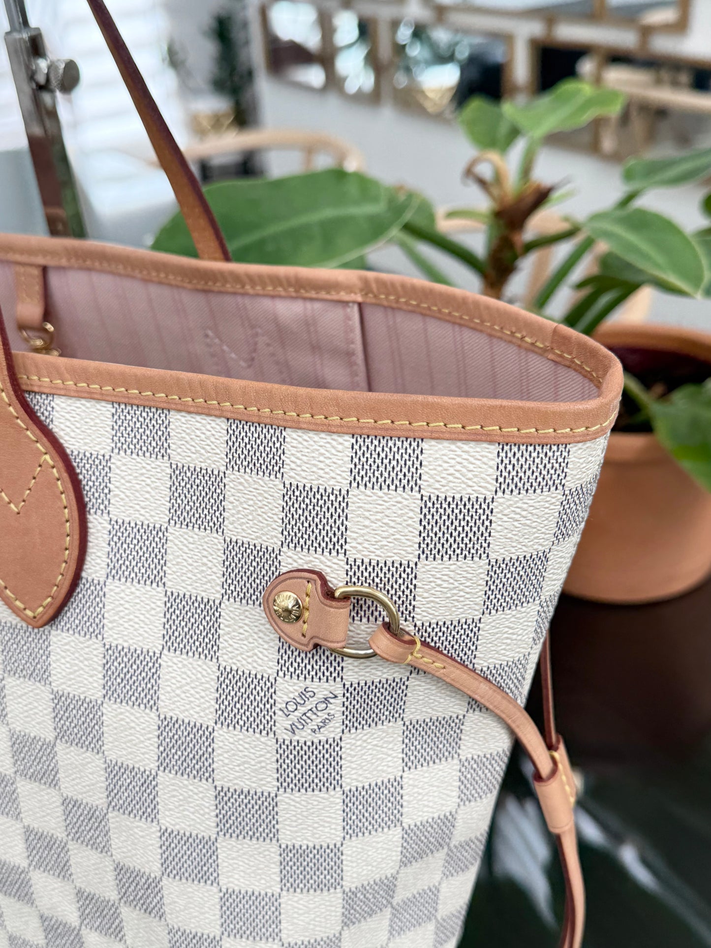Neverfull MM Azur in Rose Ballerine with Dustbag 📅 Year: 2020