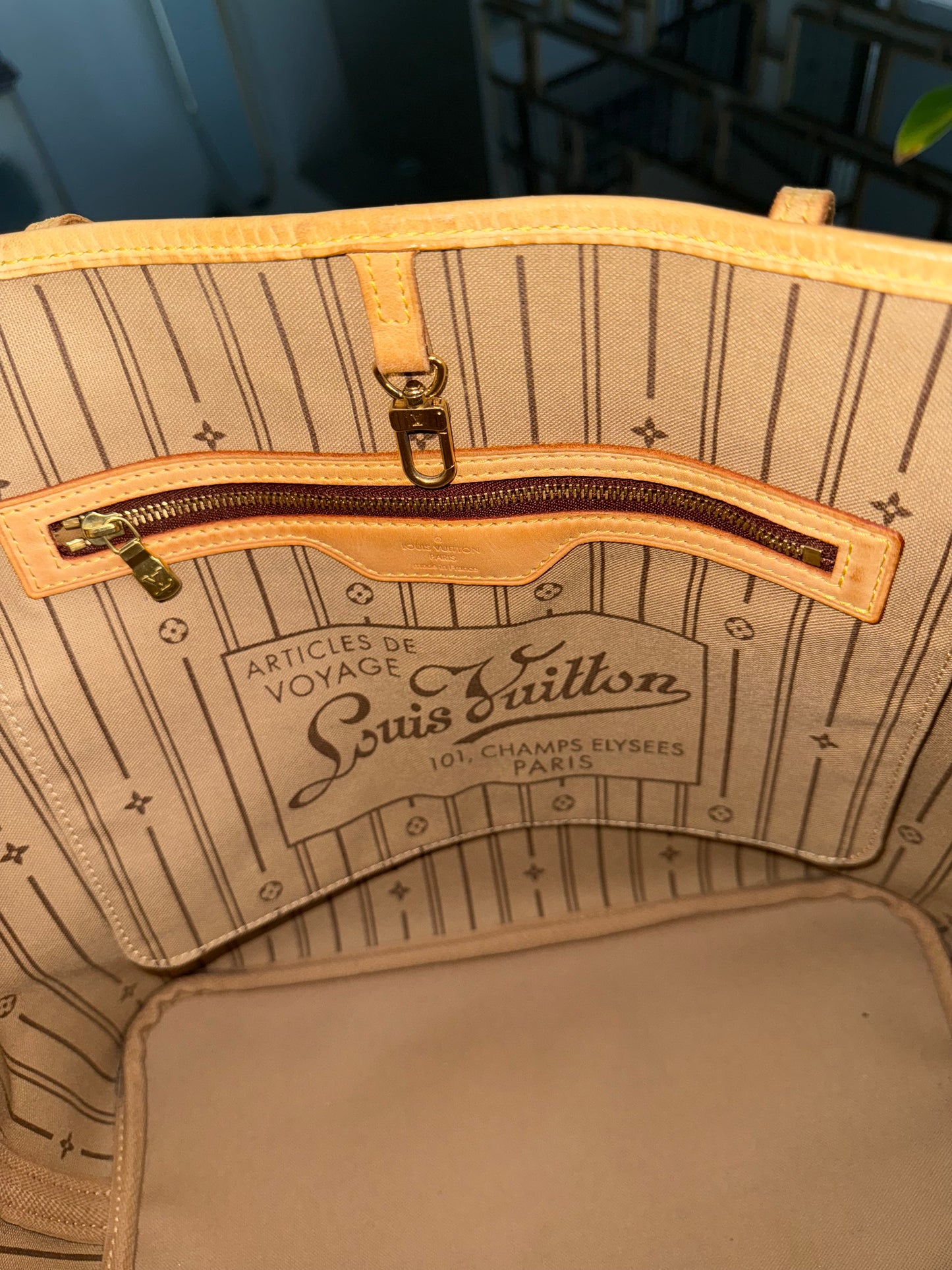 Neverfull MM in Monogram with Dustbag 🗓️ Year: 2007