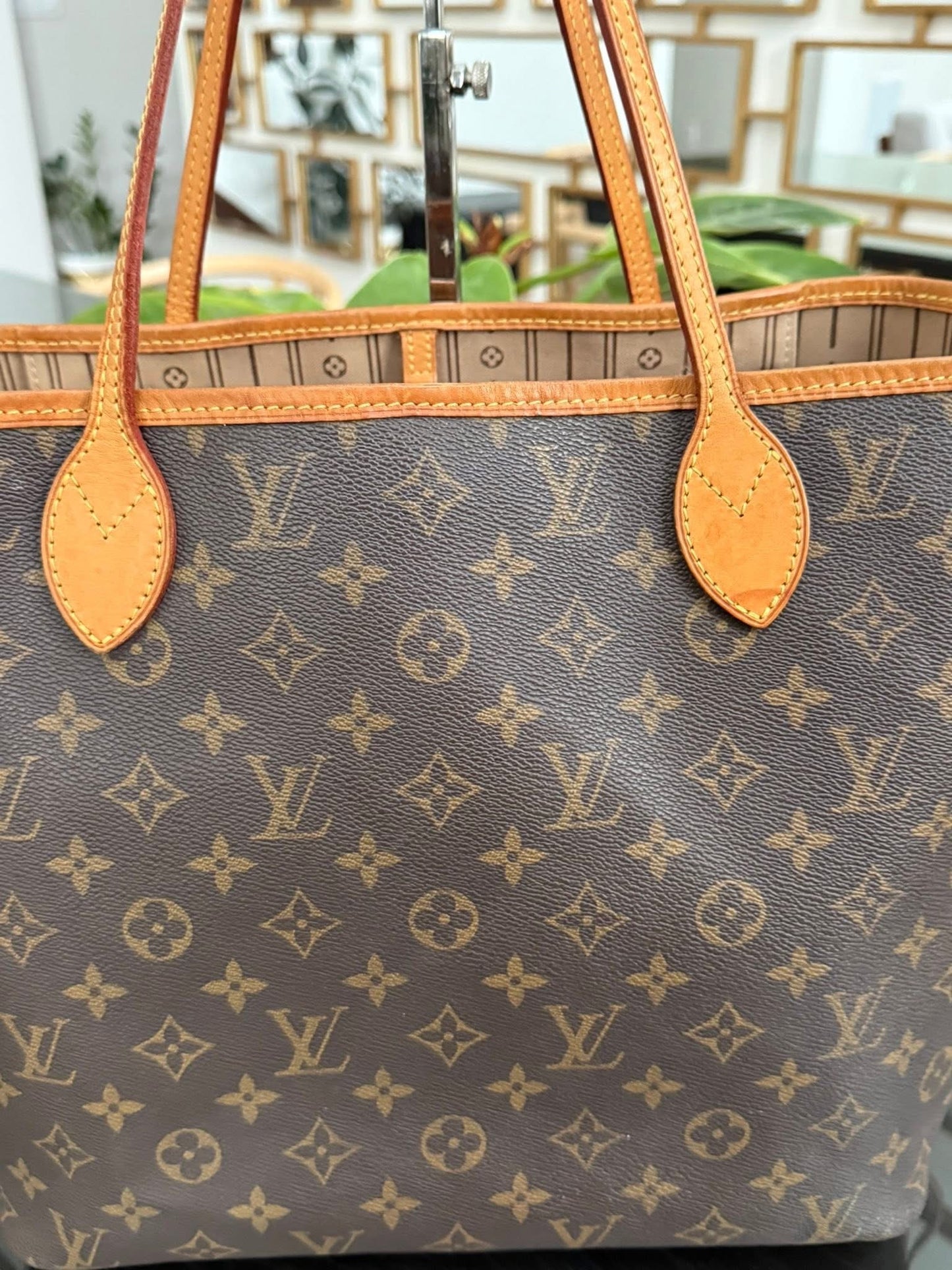Neverfull MM with Dustbag and Insert Organizer 📅 Year: 2011