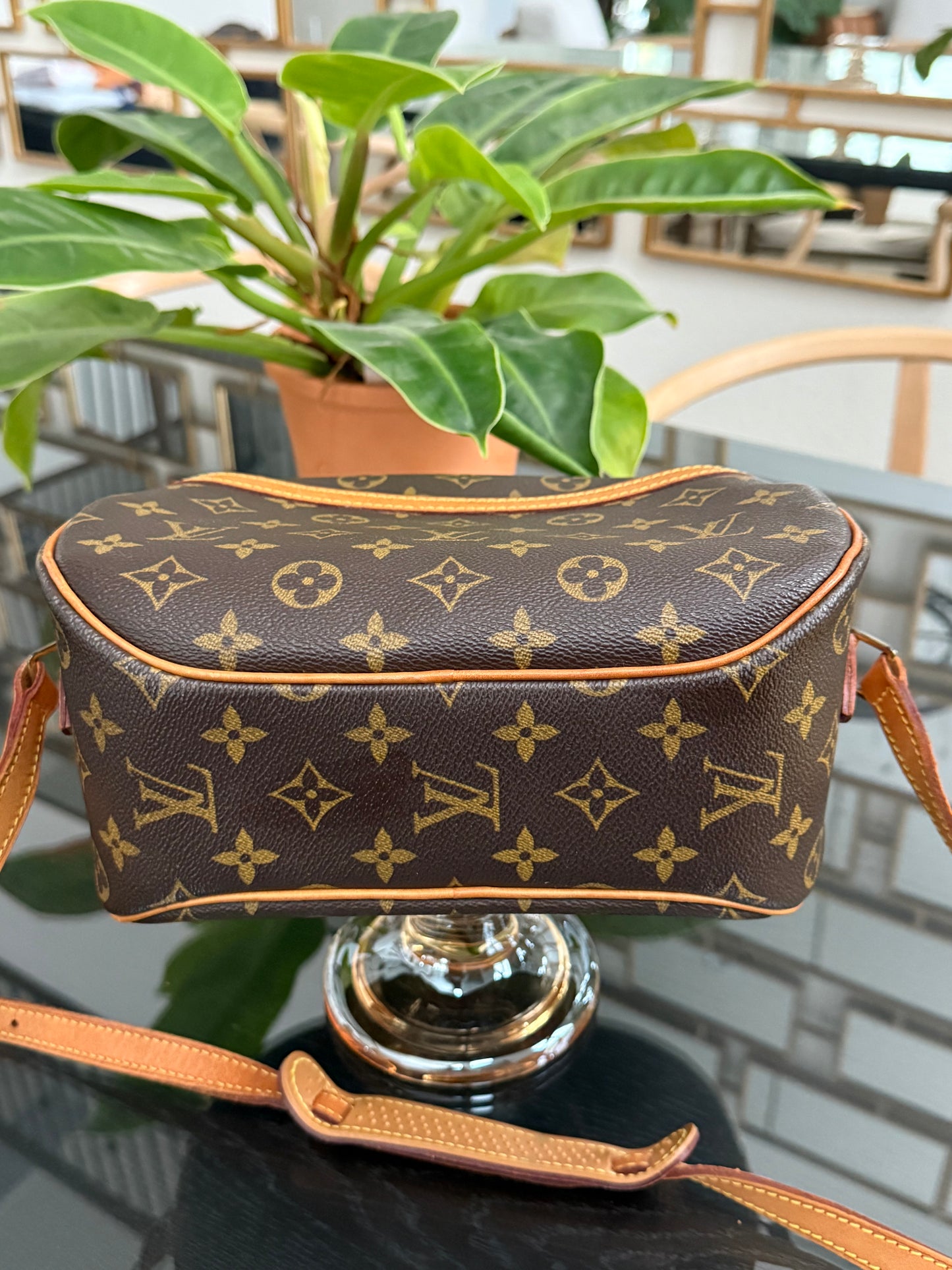 Blois Crossbody -🗓️ Year: 1999
