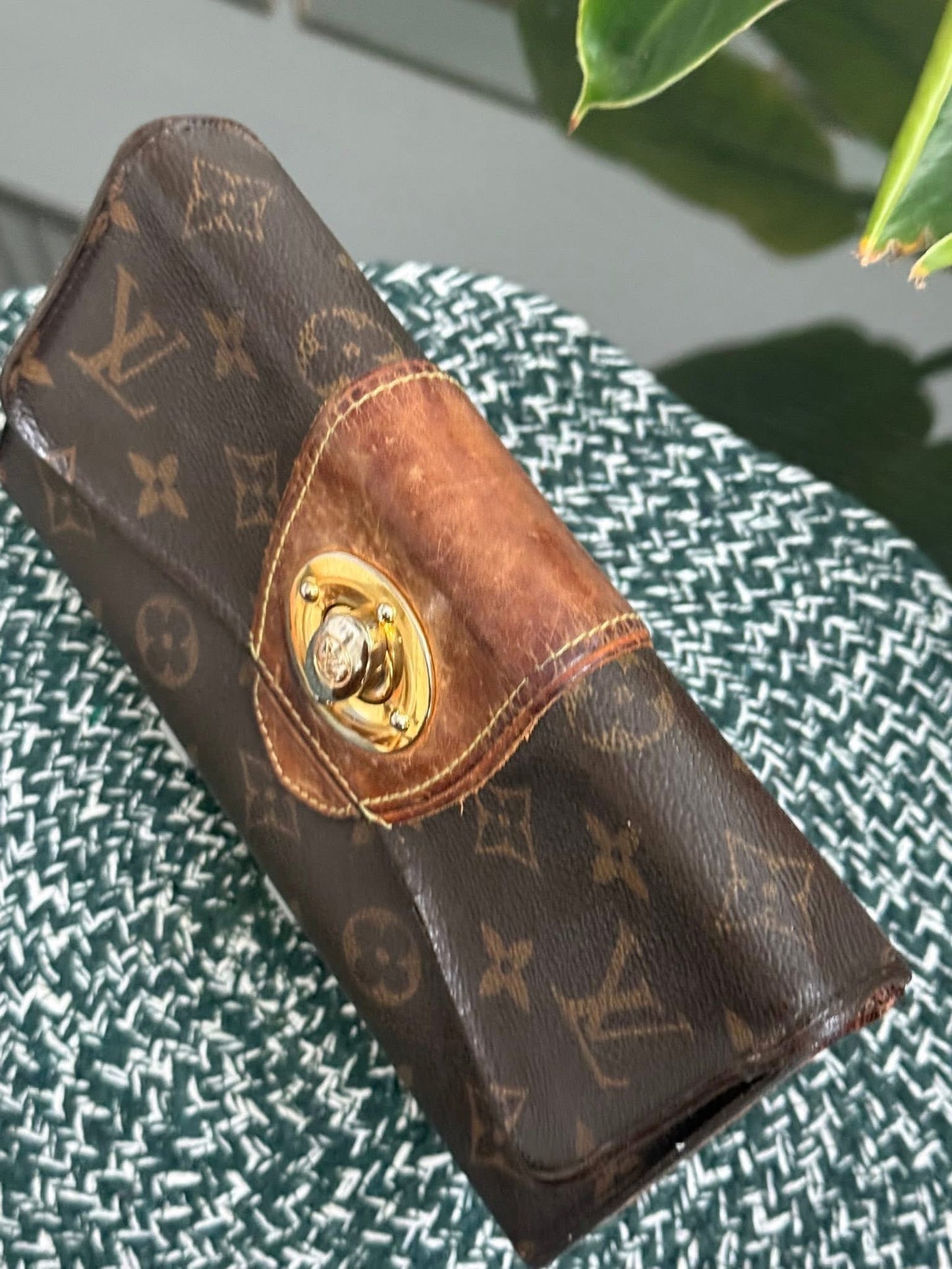 Boetie Long Wallet with 16 Cardholders 🗓️ Year: 2012