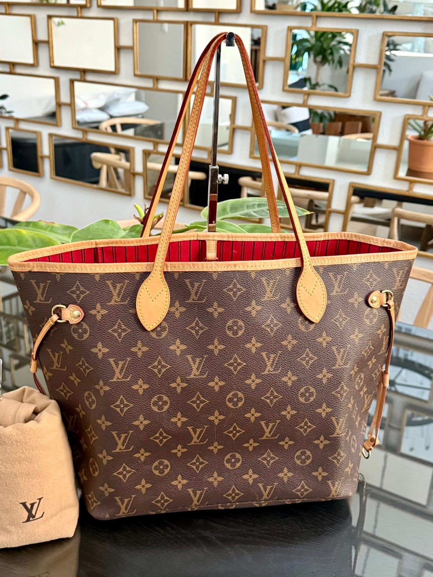 Neverfull MM Monogram in Cerise interior with Dustbag and Insert Organizer 🌺 📅 Year: 2018
