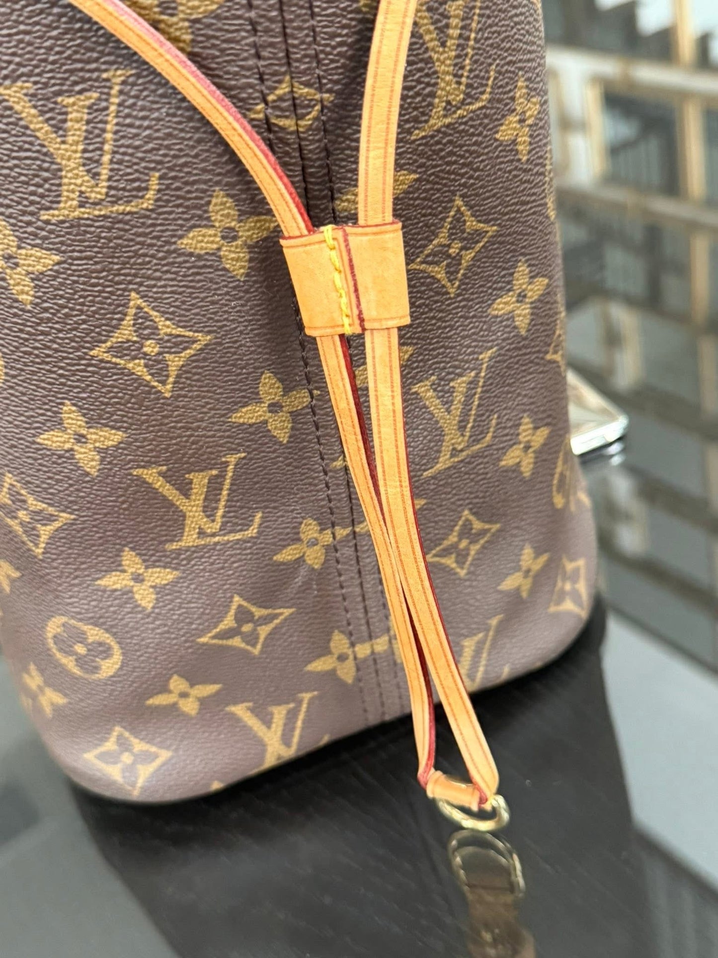 Neverfull MM with Dustbag 📅 Year: 2021