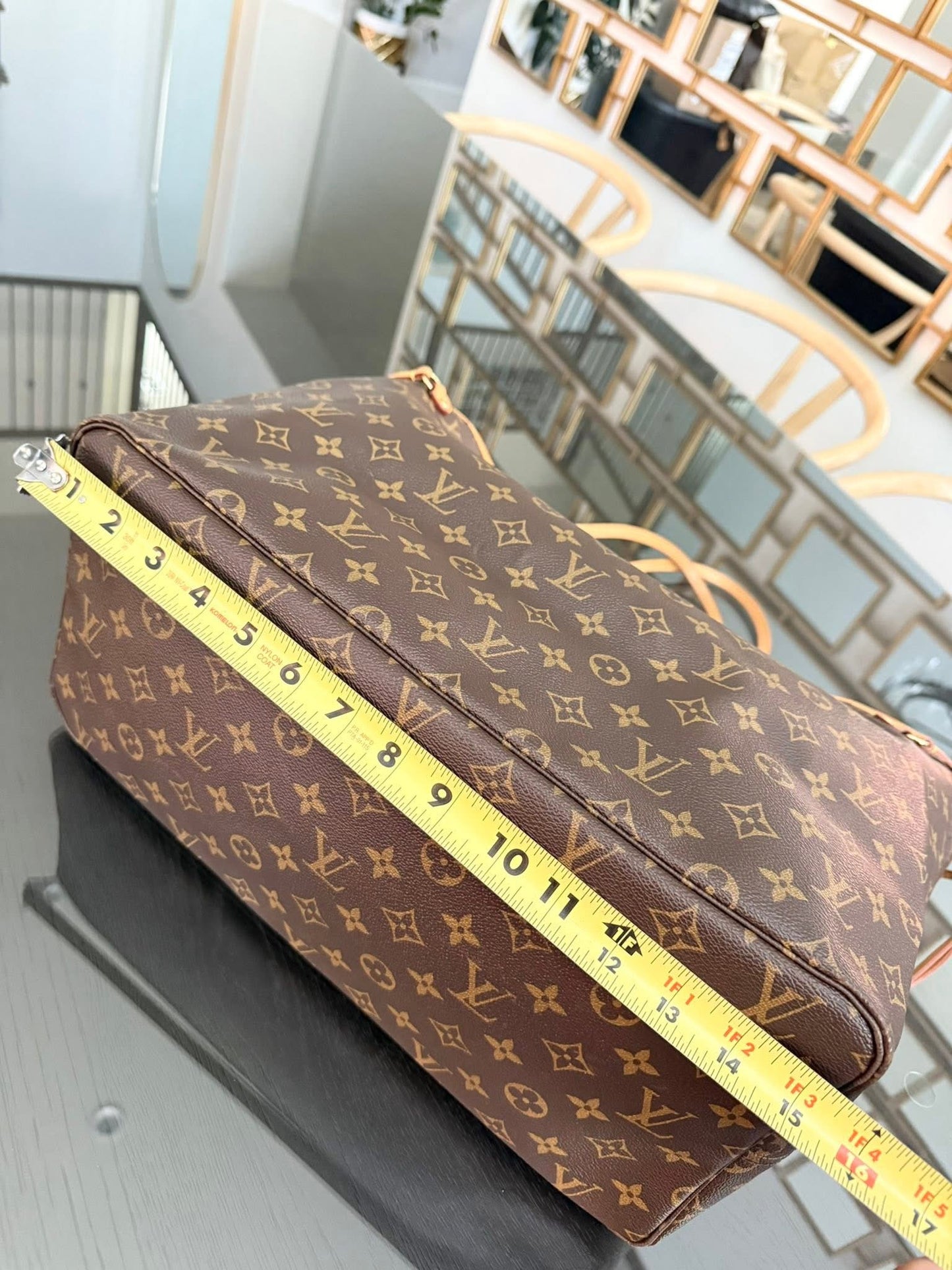 Neverfull GM in Monogram with Dustbag and Insert Organizer -🗓️ Year: 2015