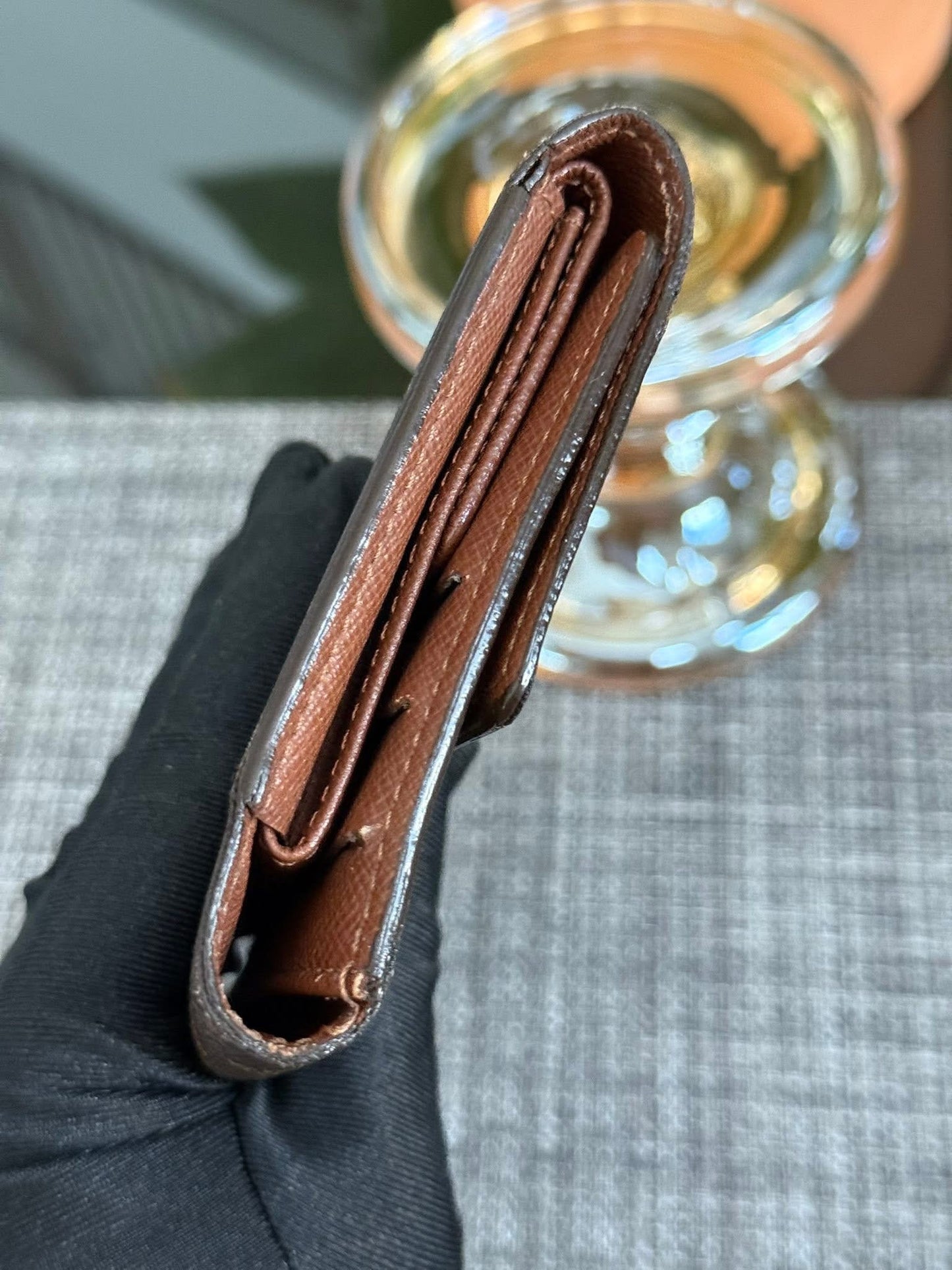 International Wallet in Monogram 🗓️ Year: 2003