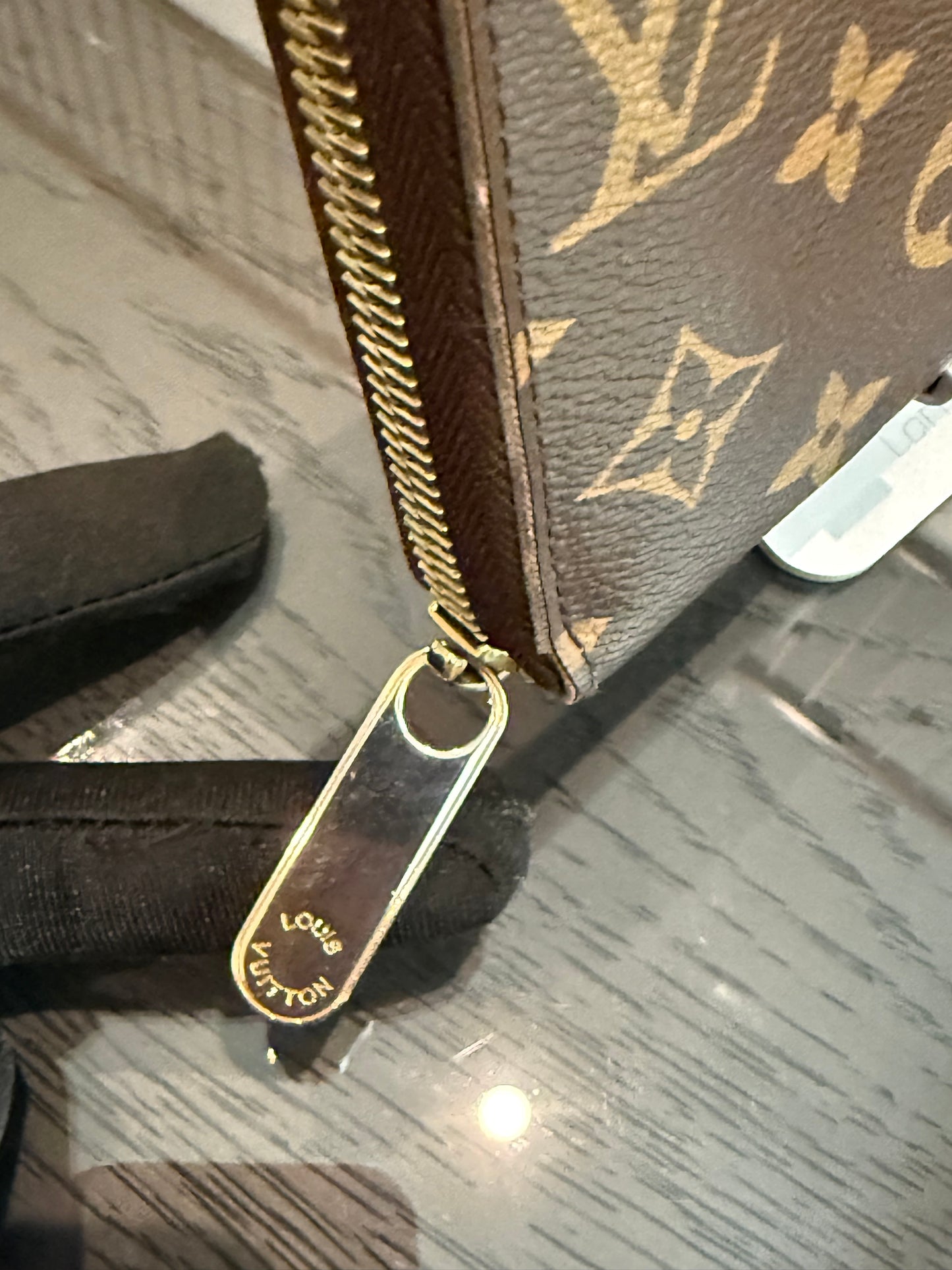 Zippy Long Wallet in Monogram with Dustbag 🗓️ Year: 2014