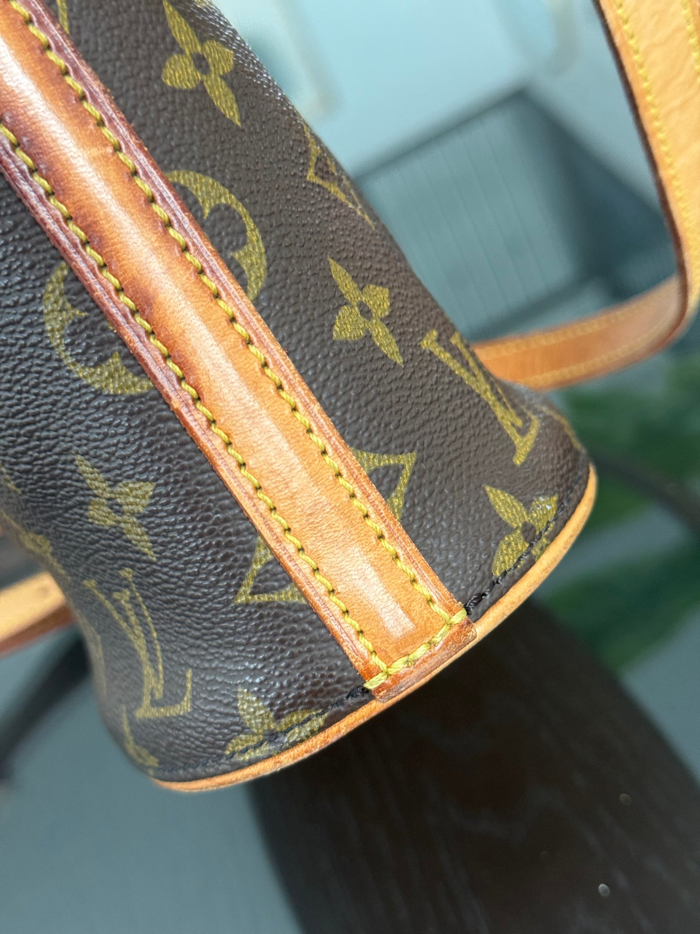 Drouot Crossbody 📅 Year: 1997