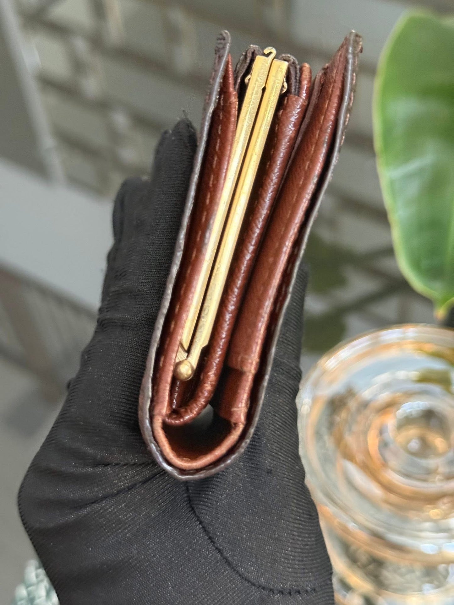 Kisslock Wallet in Monogram 🗓️ Year: 2001