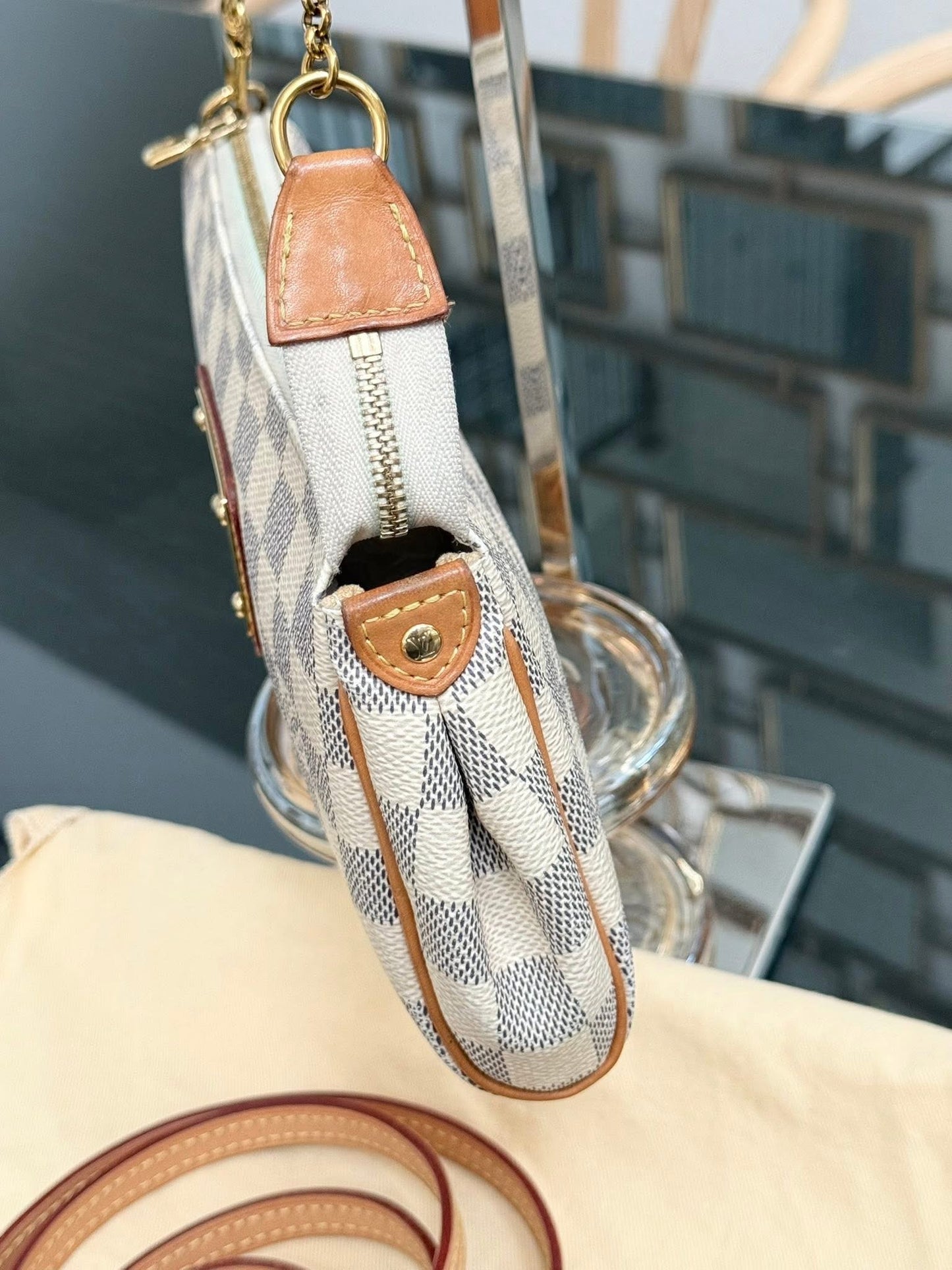 Eva Clutch in Azur with Original Strap, Dustbag , box and Paper bag 🗓️ Year: 2016