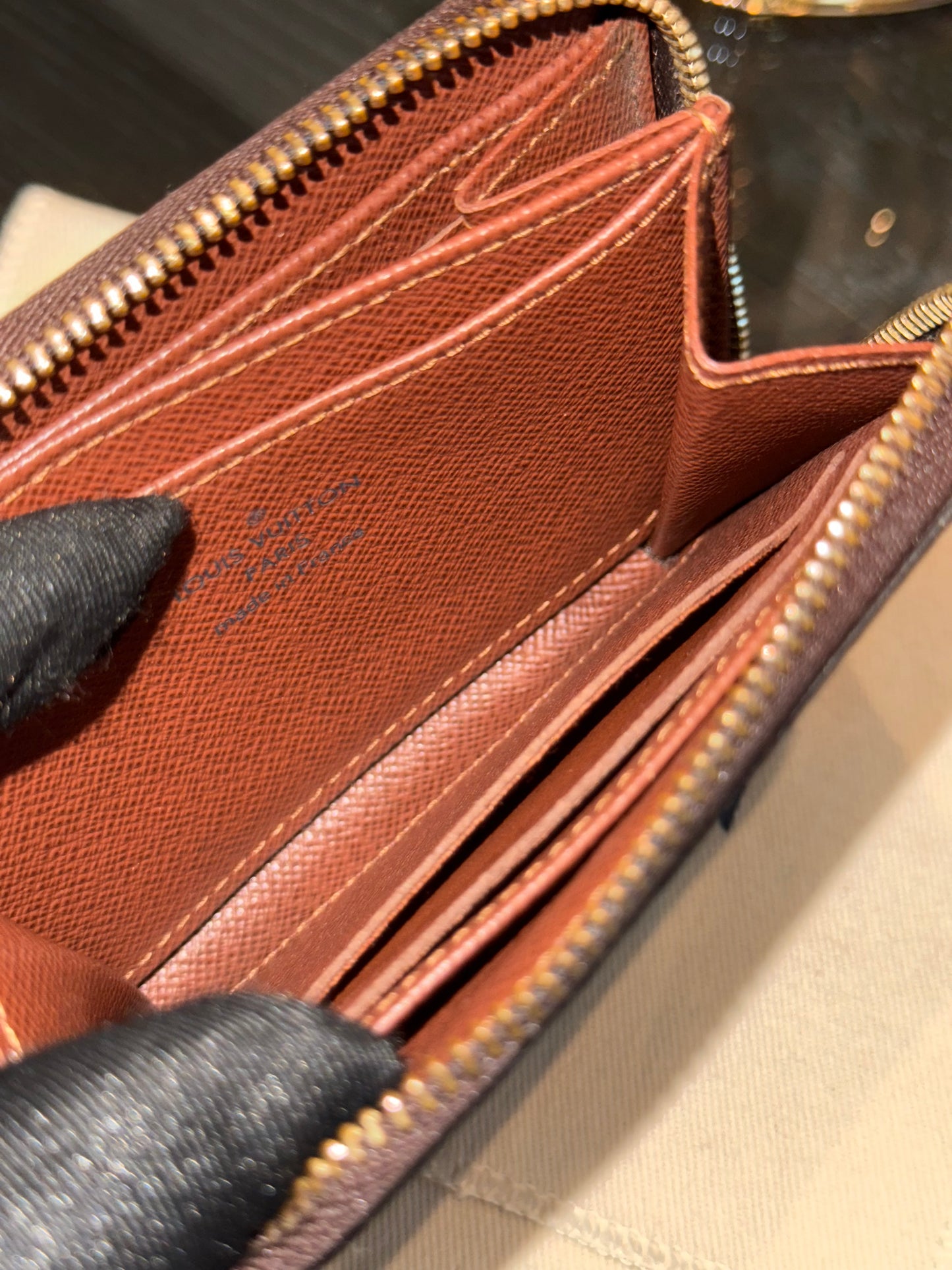 Monogram Zippy Compact Wallet with Dustbag 🗓️ Year: 2014