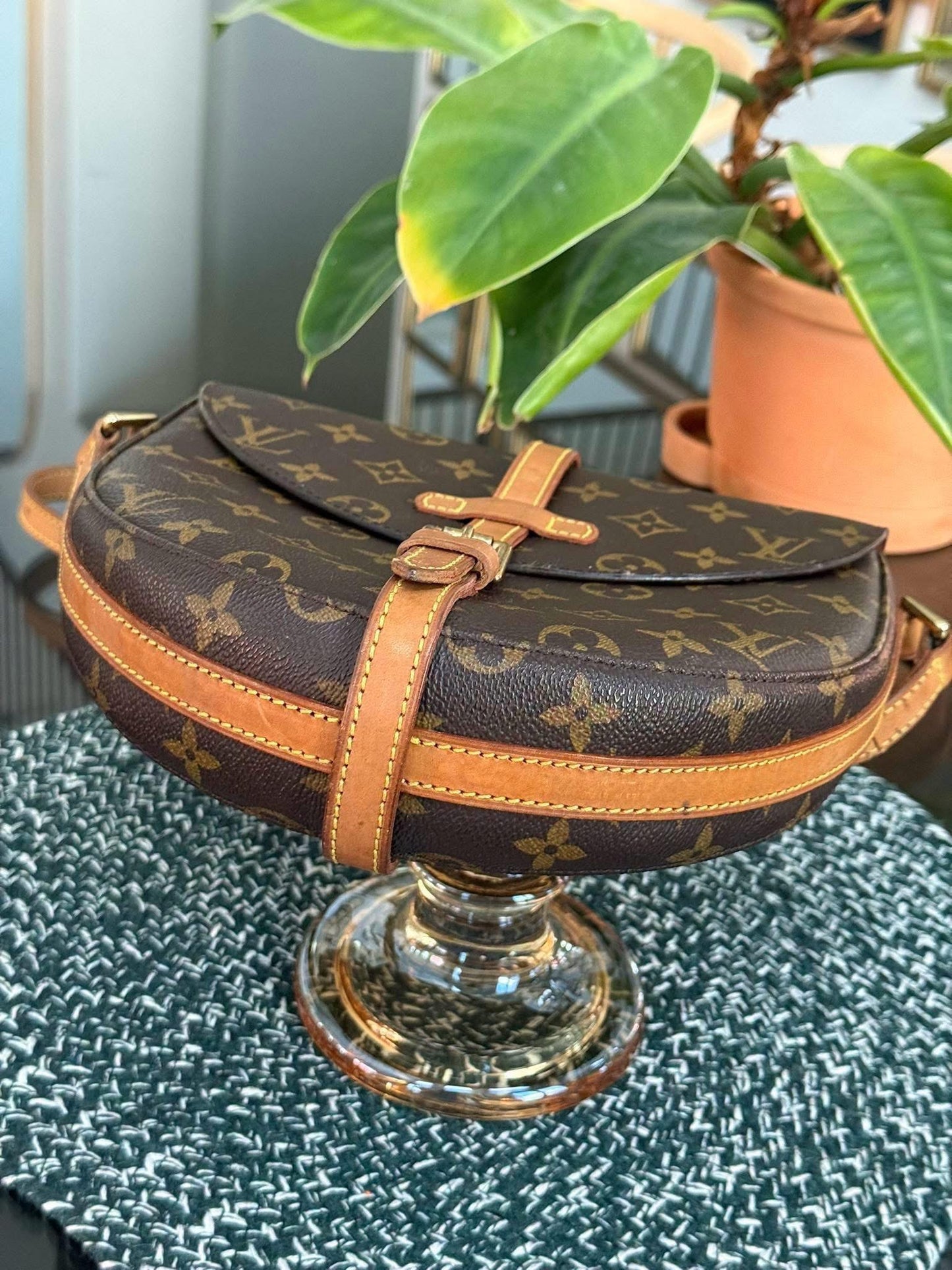 Chantilly MM Crossbody Bag 🌺 📅 Year: 1995