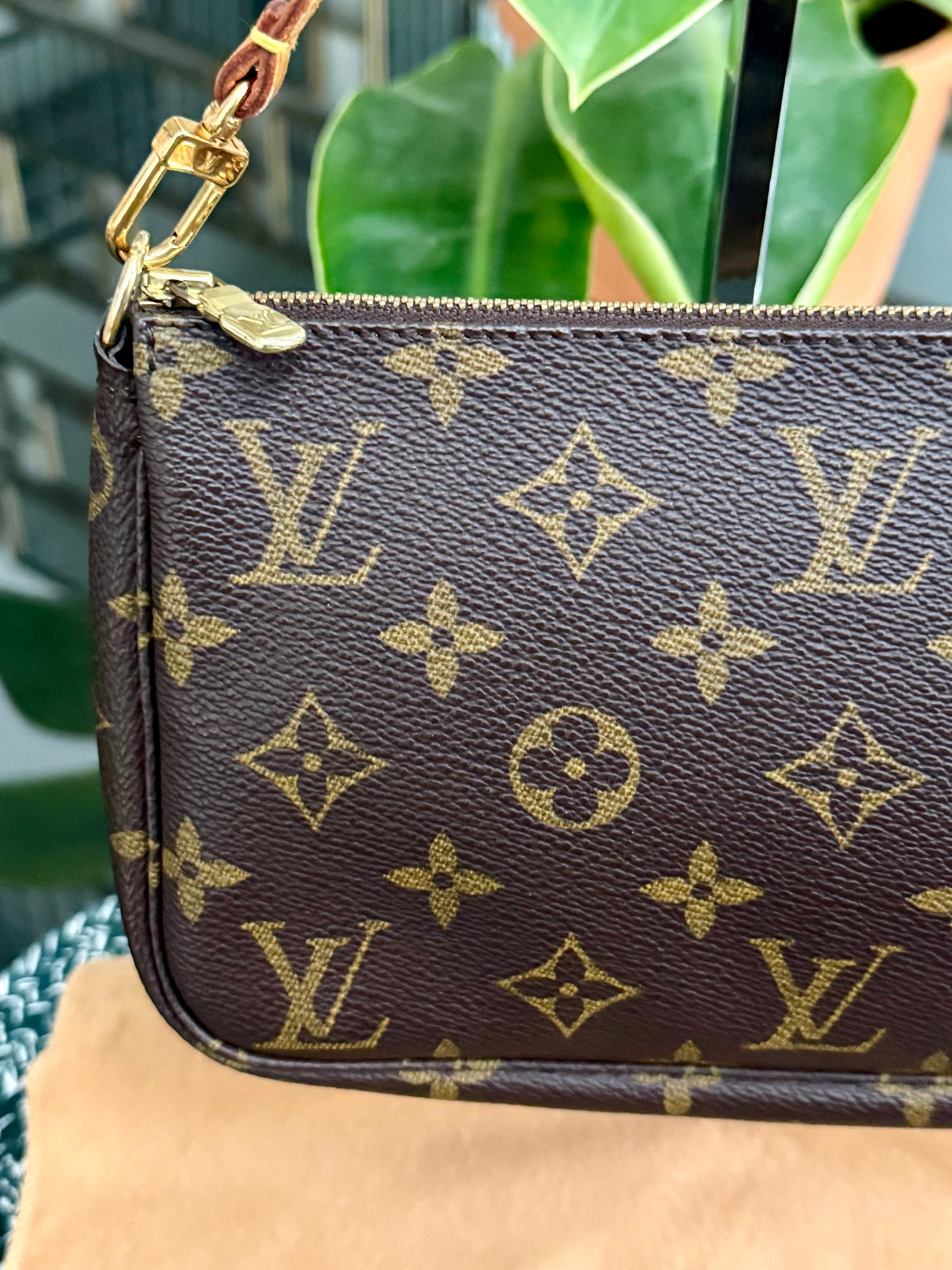 Pochette Accessories with Dustbag -🗓️ Year: 2001