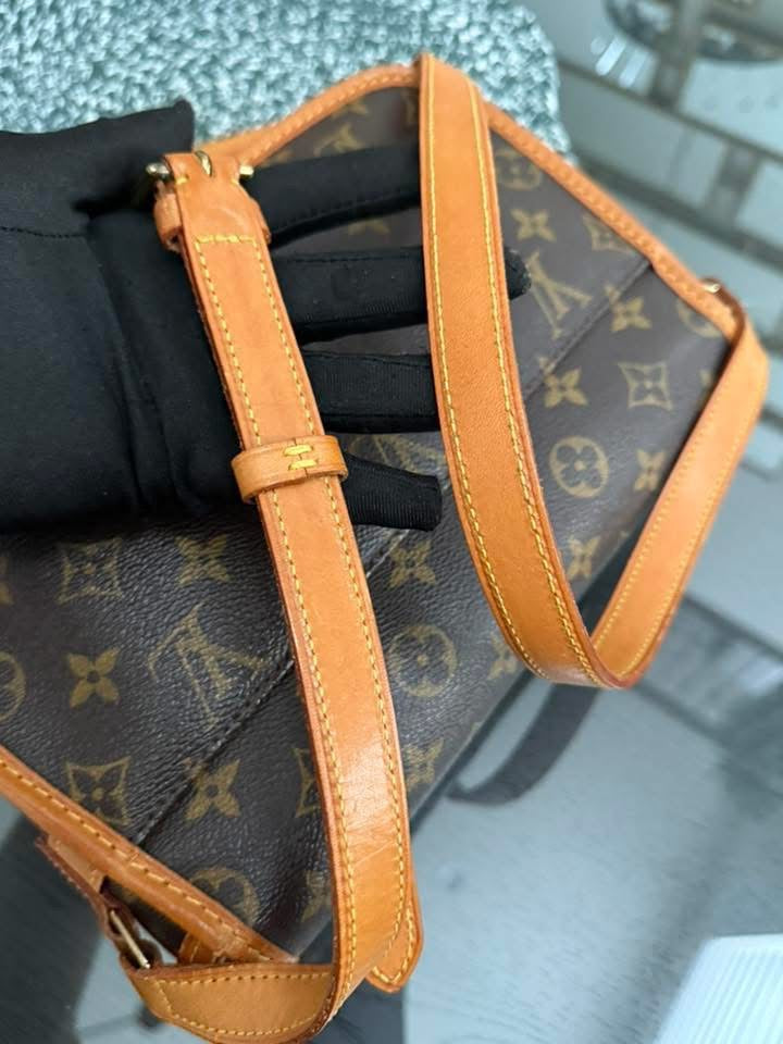 Sologne Crossbody 📅 Year: 2000