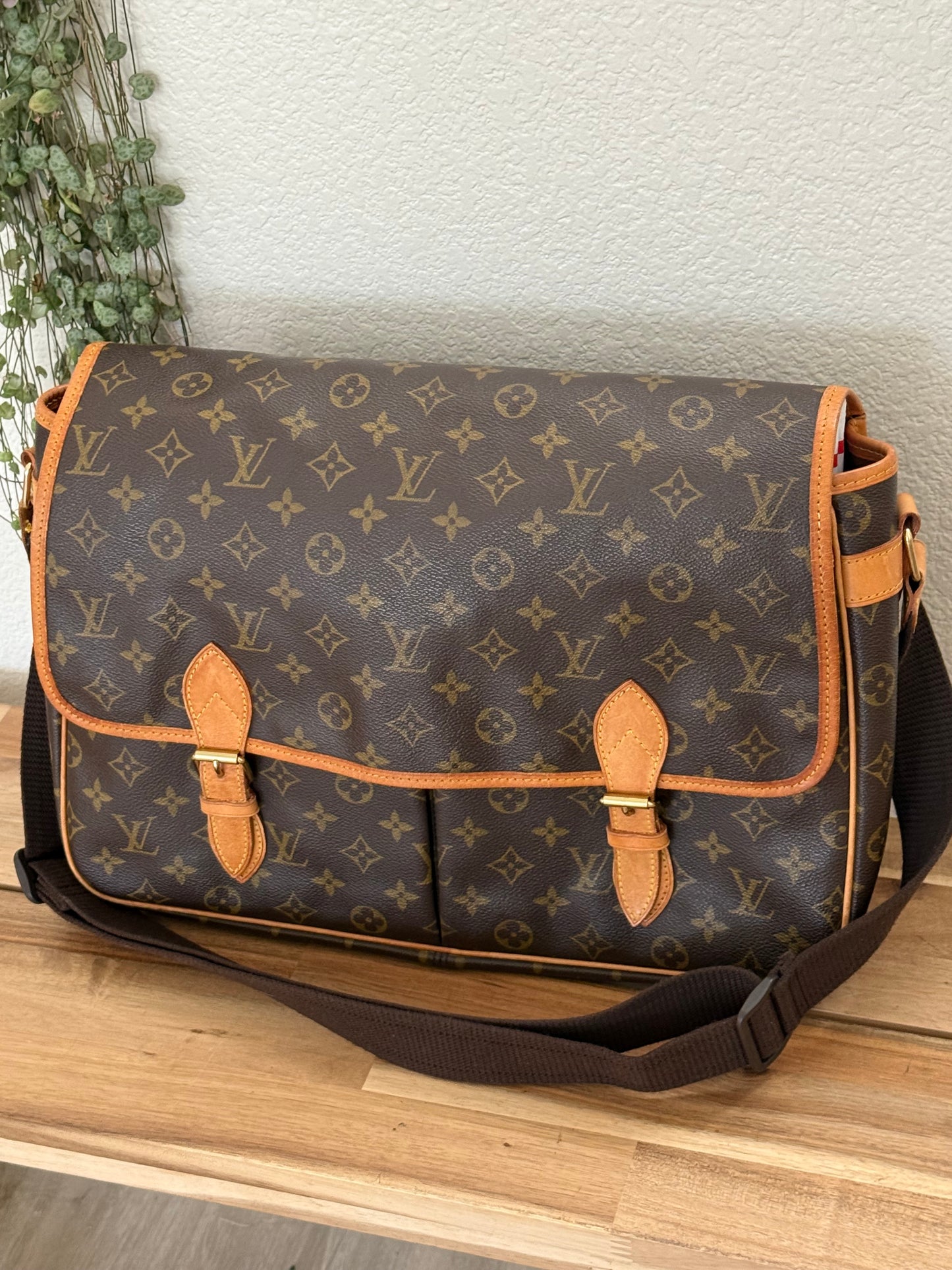 Gibeciere GM Crossbody - 📅 Year: 1997