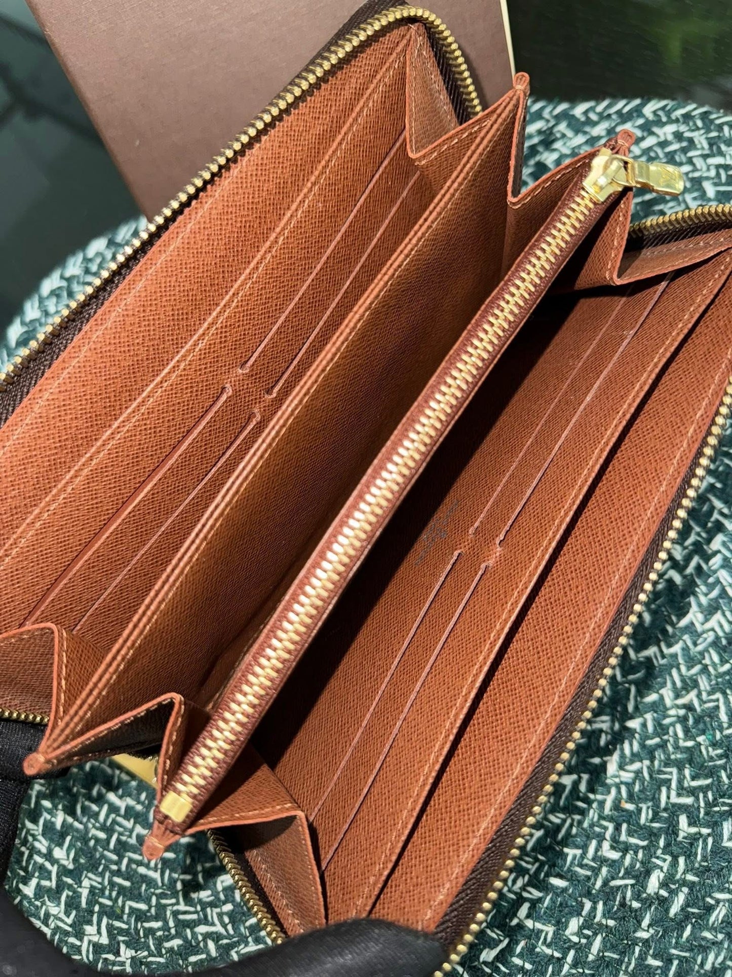 Zippy Long Wallet in Monogram with box 🗓️ Year: 2009