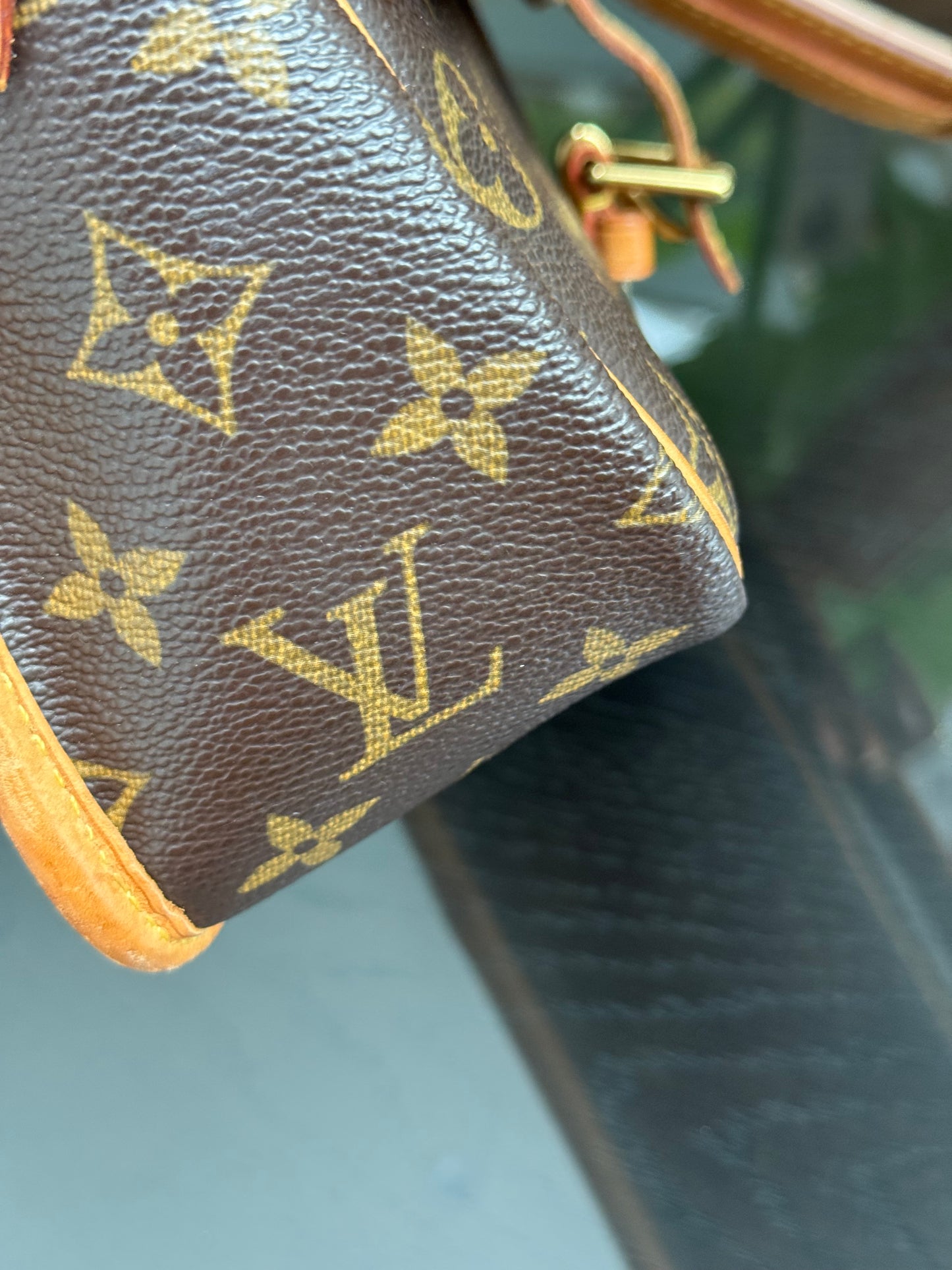 Sologne Crossbody 📅 Year: 2003