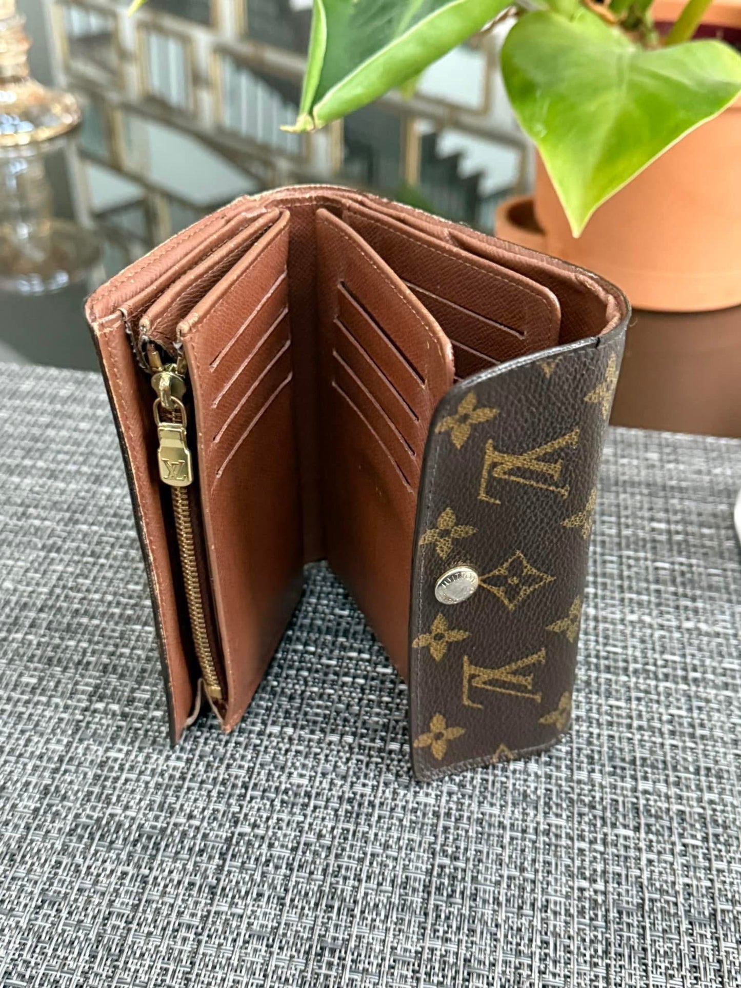 Alexandra Wallet with 14 Cardholders 🗓️ Year: 2007