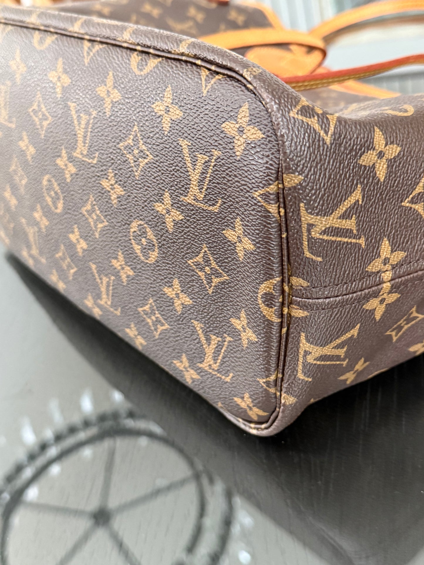 Neverfull MM in Peony interior with Dustbag 📅 Year: 2019