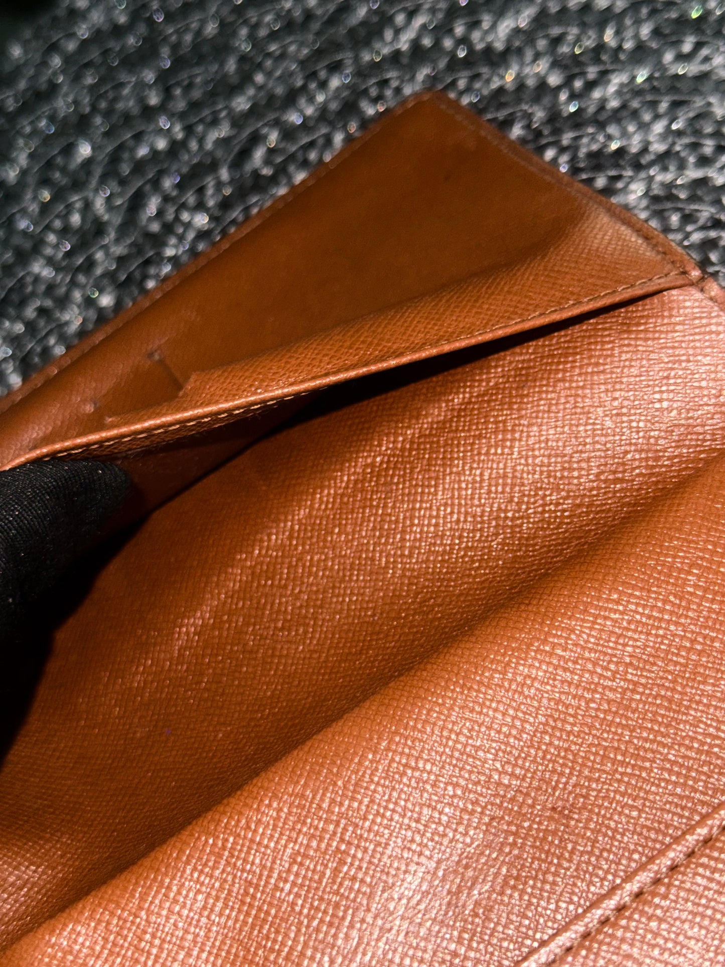 Etui Wallet Passport Holder in Monogram with 6 Cardholders 🗓️ Year: 1998