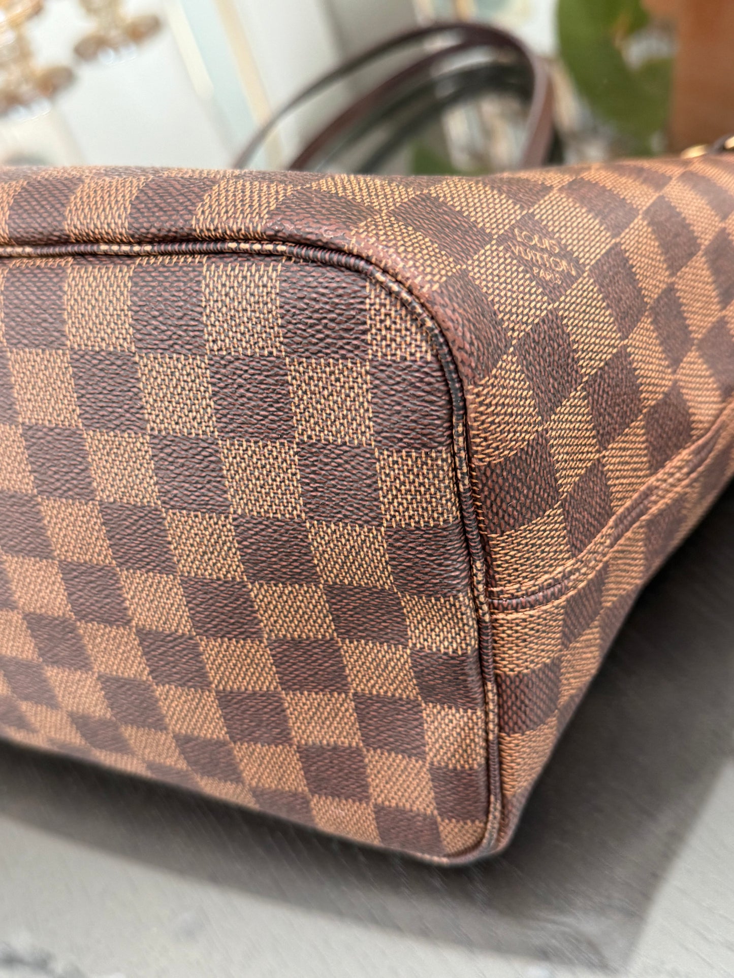 Neverfull MM in Rose Ballerine interior with Dustbag - Microchip