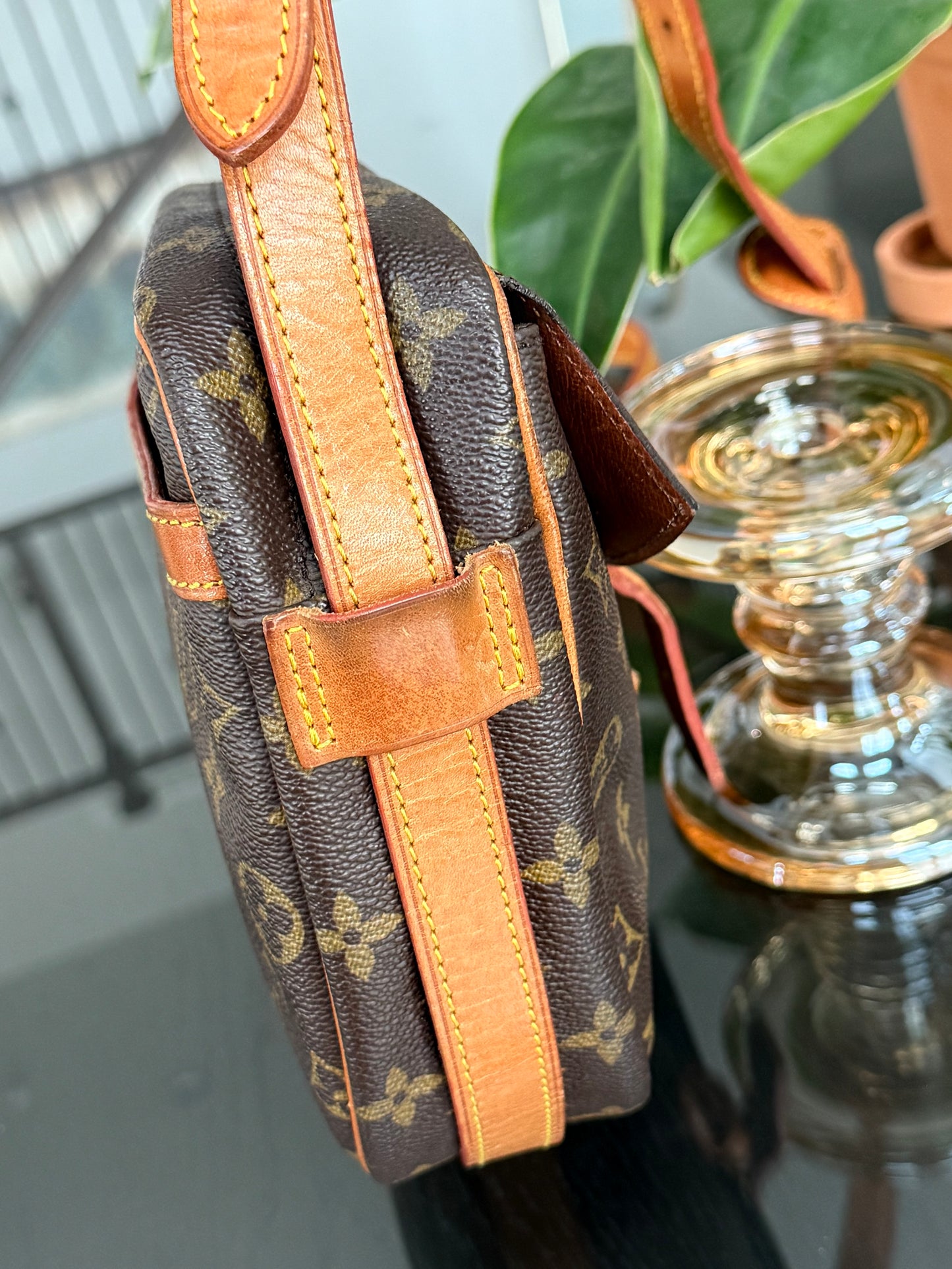 Jeaunefille GM Crossbody 📅 Year: 1987