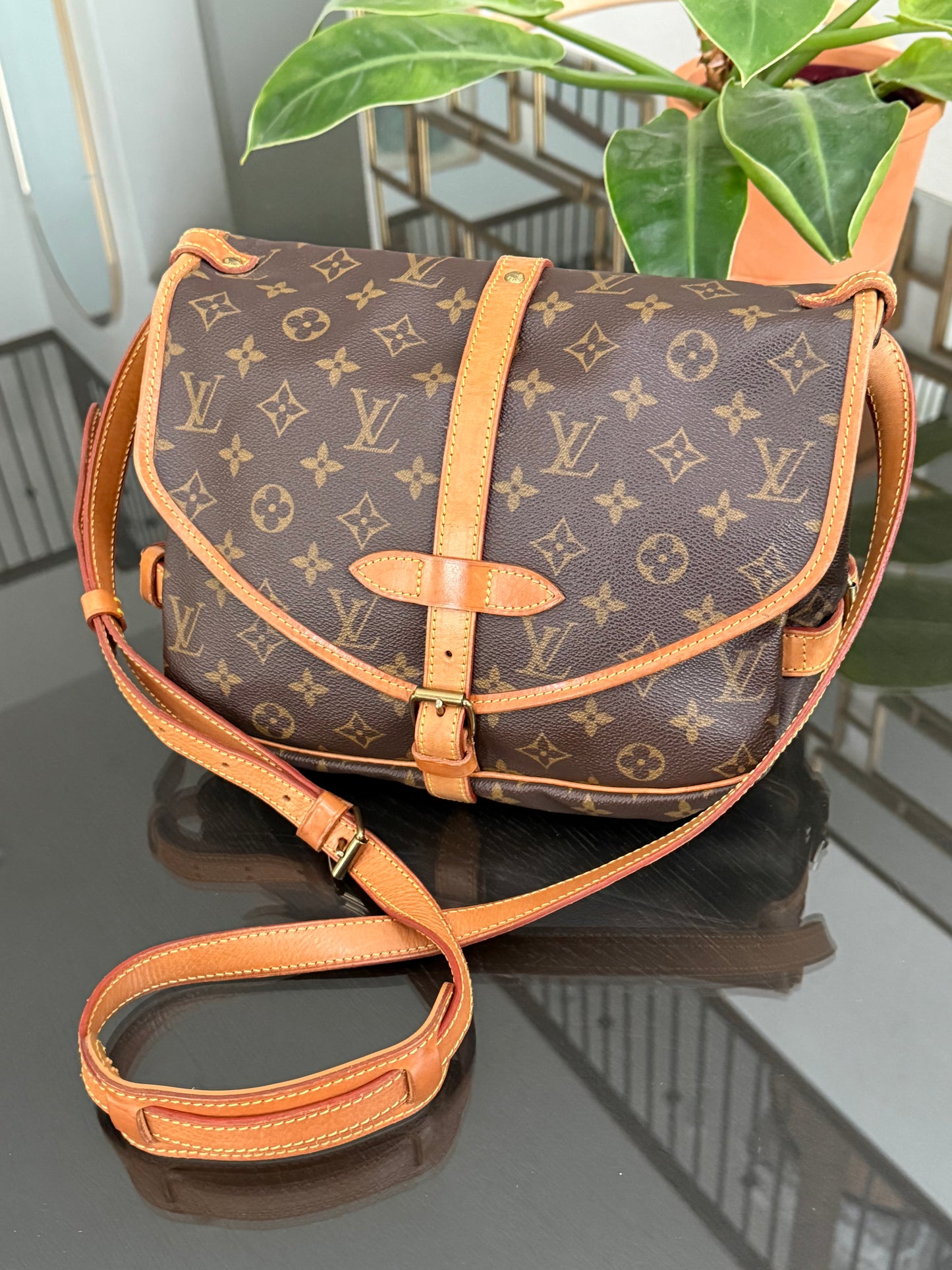 Saumur 30 Crossbody 🌺 Year: 1989