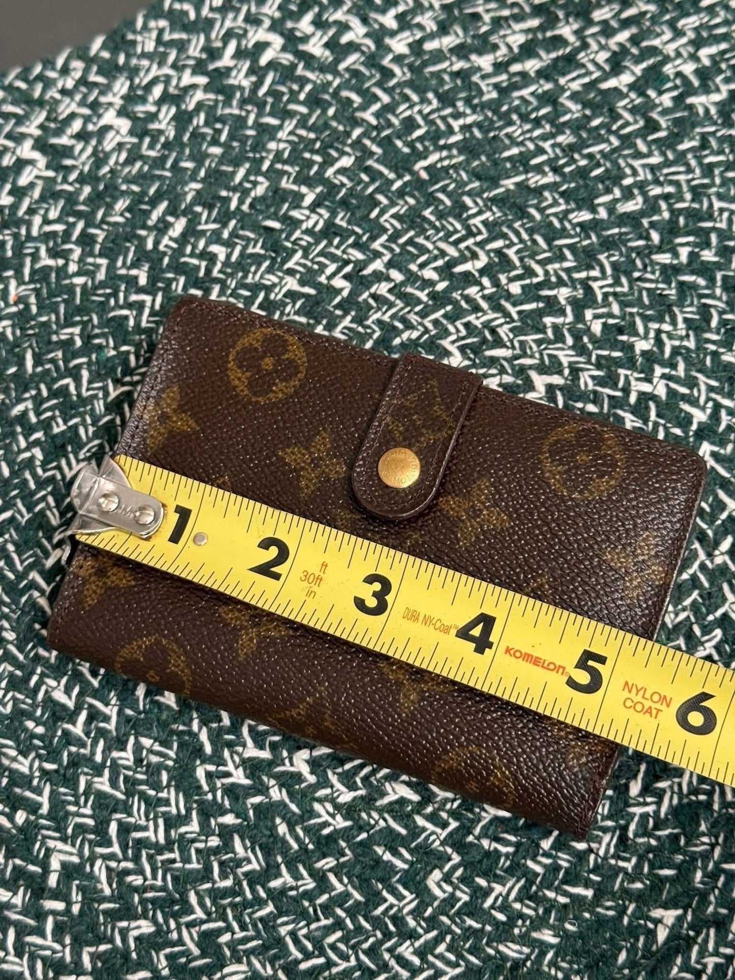 Kisslock Wallet in Monogram 🗓️ Year: 1998