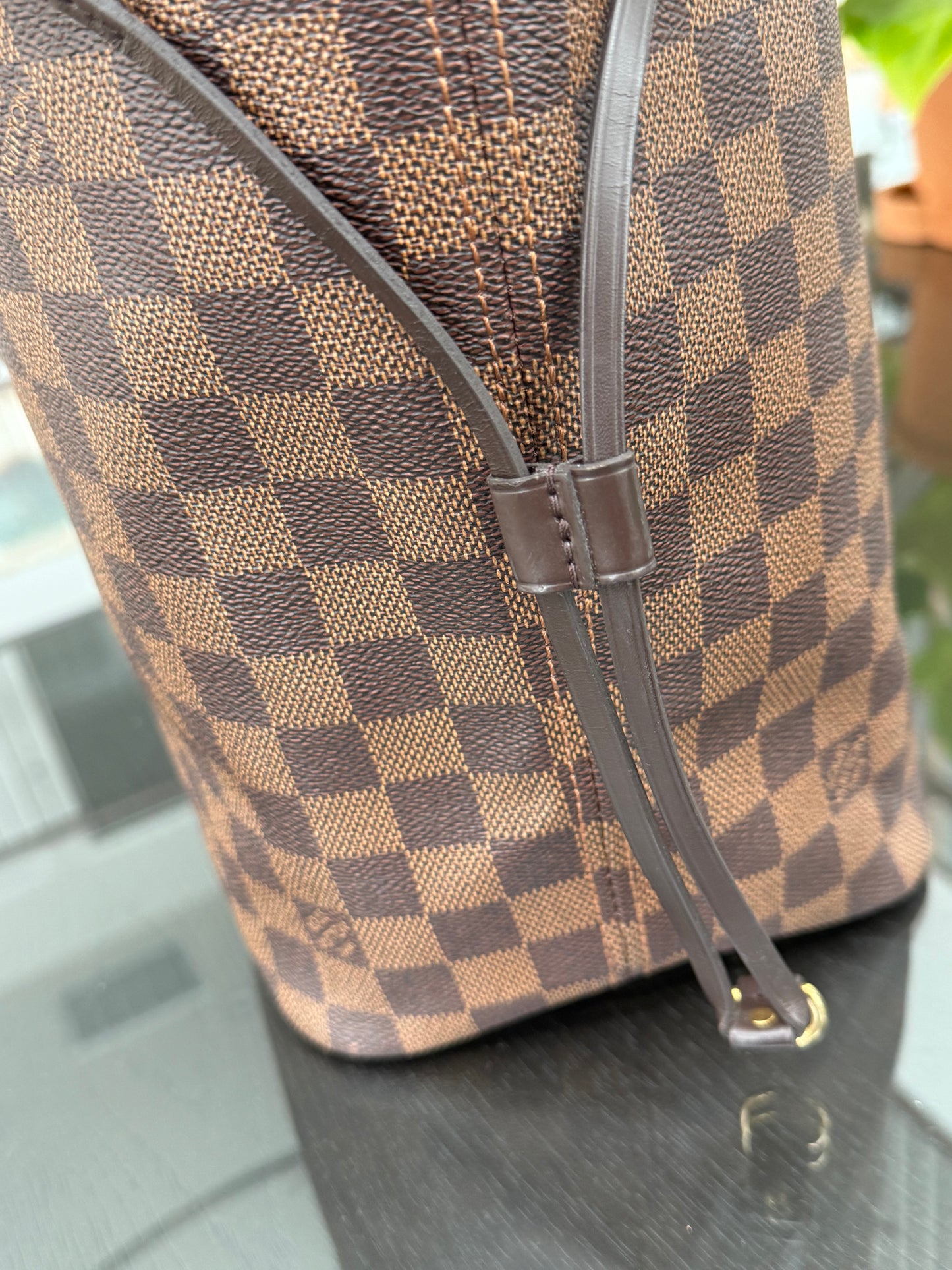 Neverfull MM in Rose Ballerine interior with Dustbag - Microchip