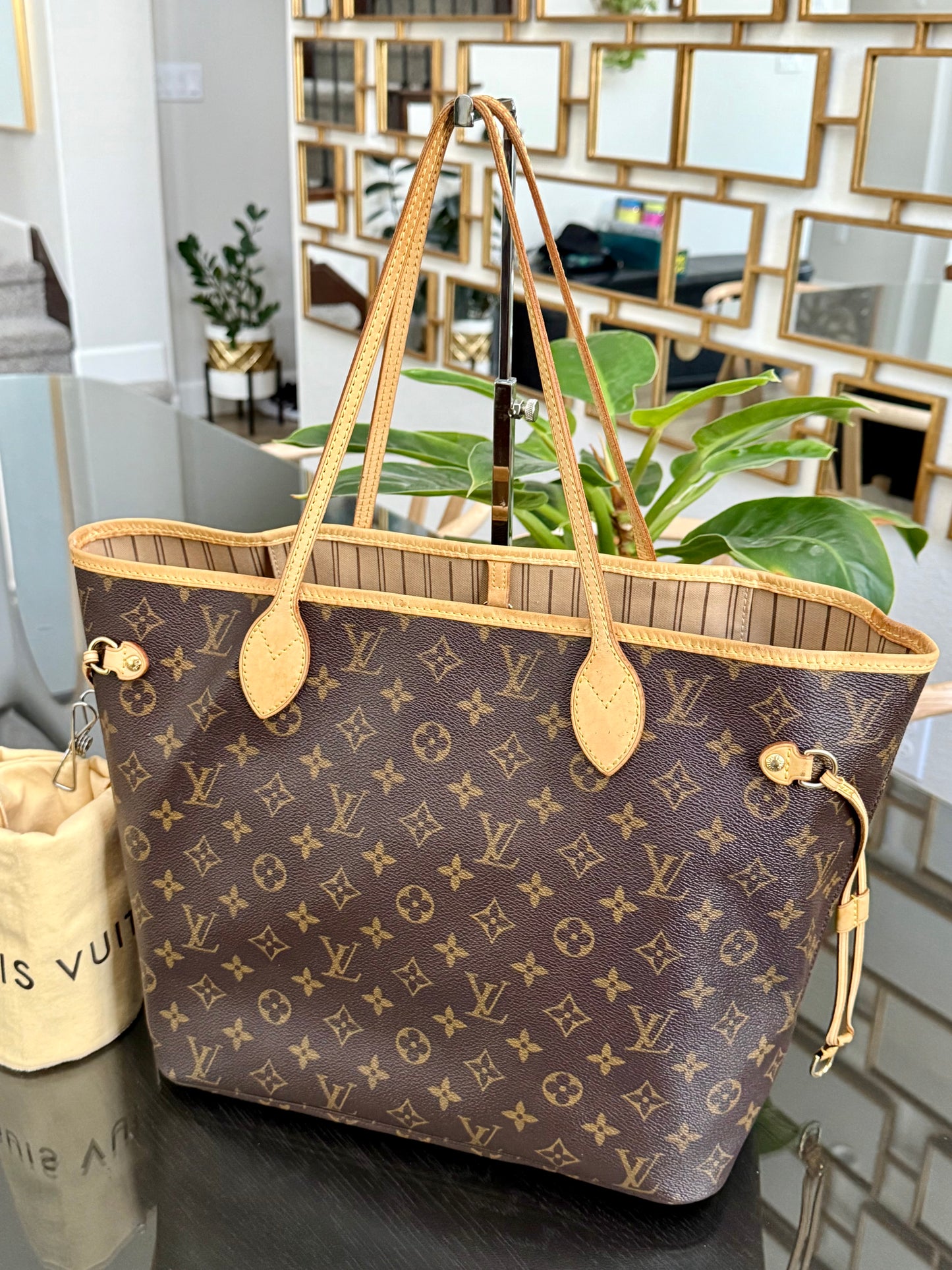 Neverfull MM in Monogram with Dustbag 🗓️ Year: 2007