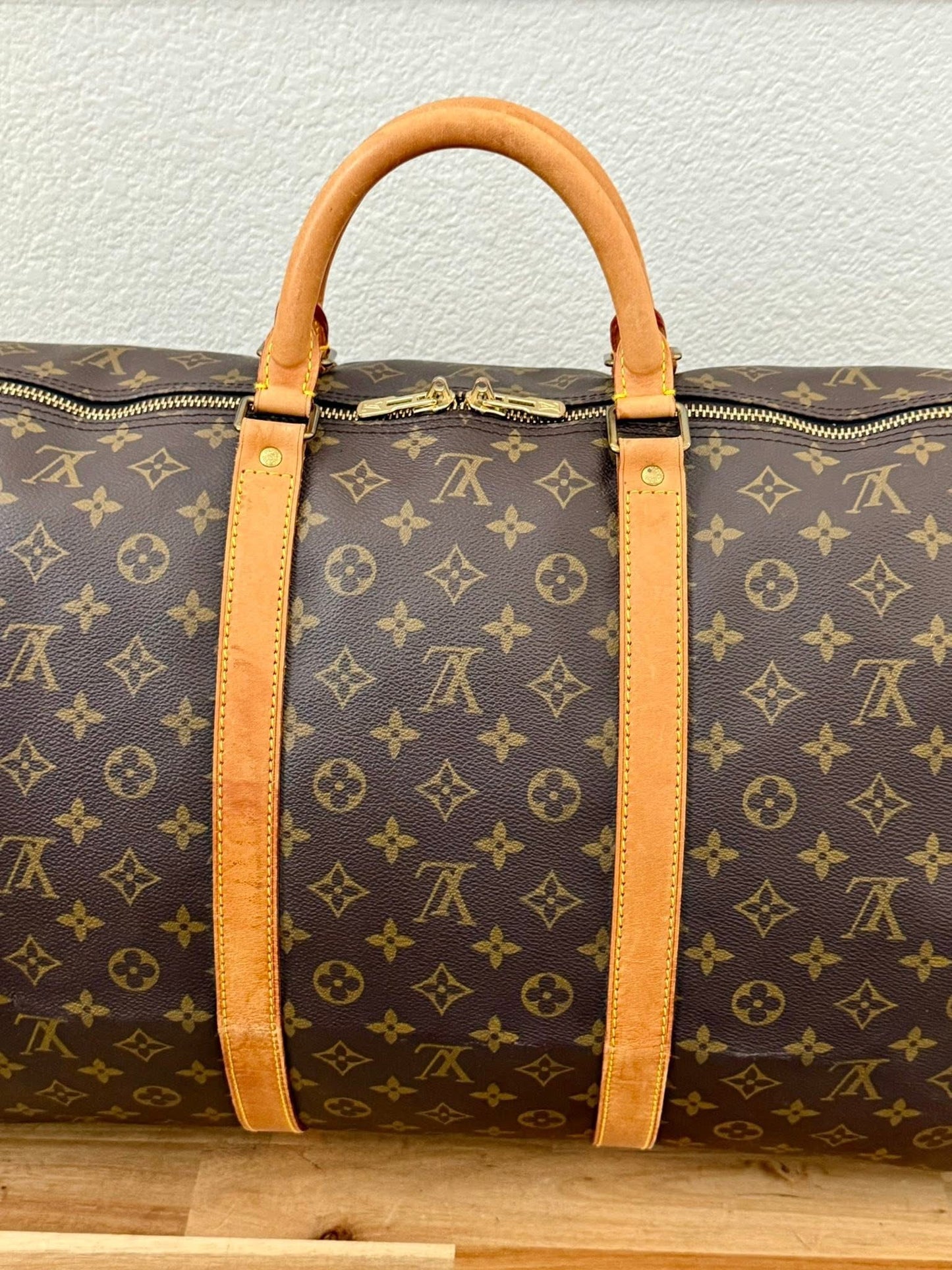 Keepall 60 Bandoulier with Original Strap, Luggage Tag and Poignet 📅 Year: 1991