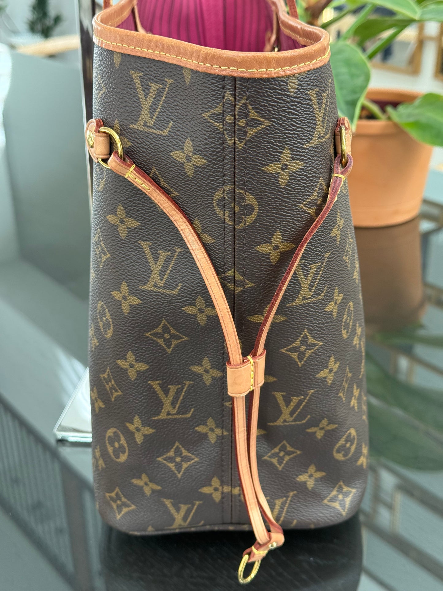 Neverfull MM Monogram in Peony with Dustbag 📅 Year: 2020