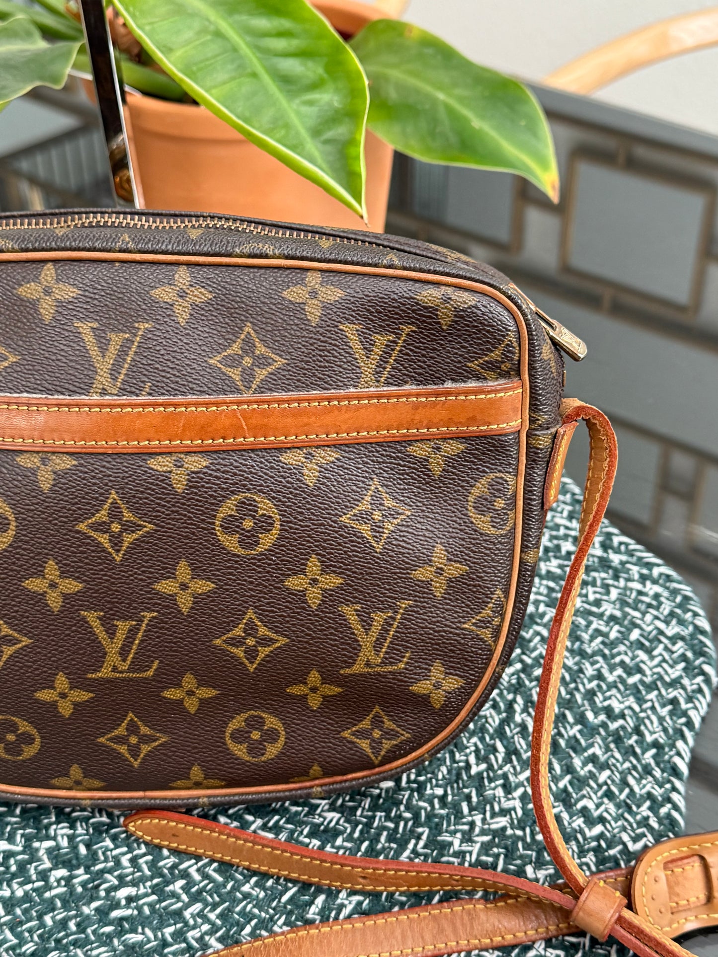 Jeaunefille MM Crossbody 📅 Year: 1990