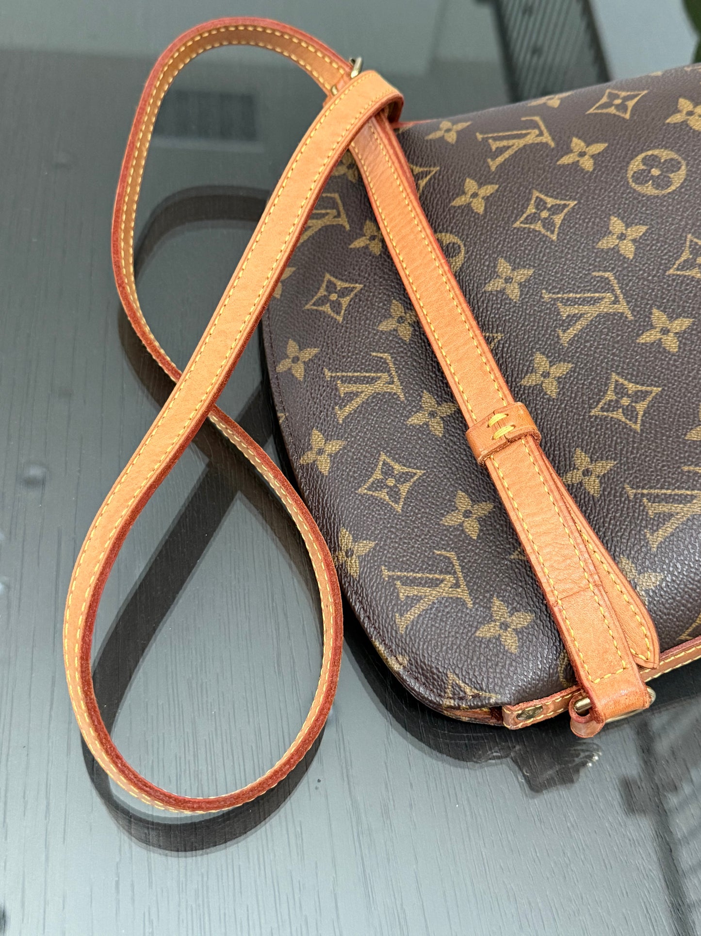 Drouot Crossbody 
📅 Year: 2000